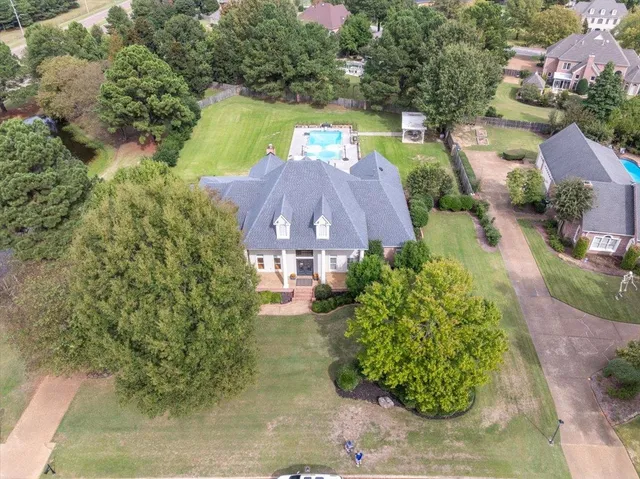 $925,000 | 2400 Halle Parkway, Collierville, TN 38017