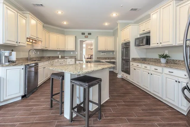 $925,000 | 2400 Halle Parkway, Collierville, TN 38017