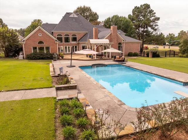 $925,000 | 2400 Halle Parkway, Collierville, TN 38017
