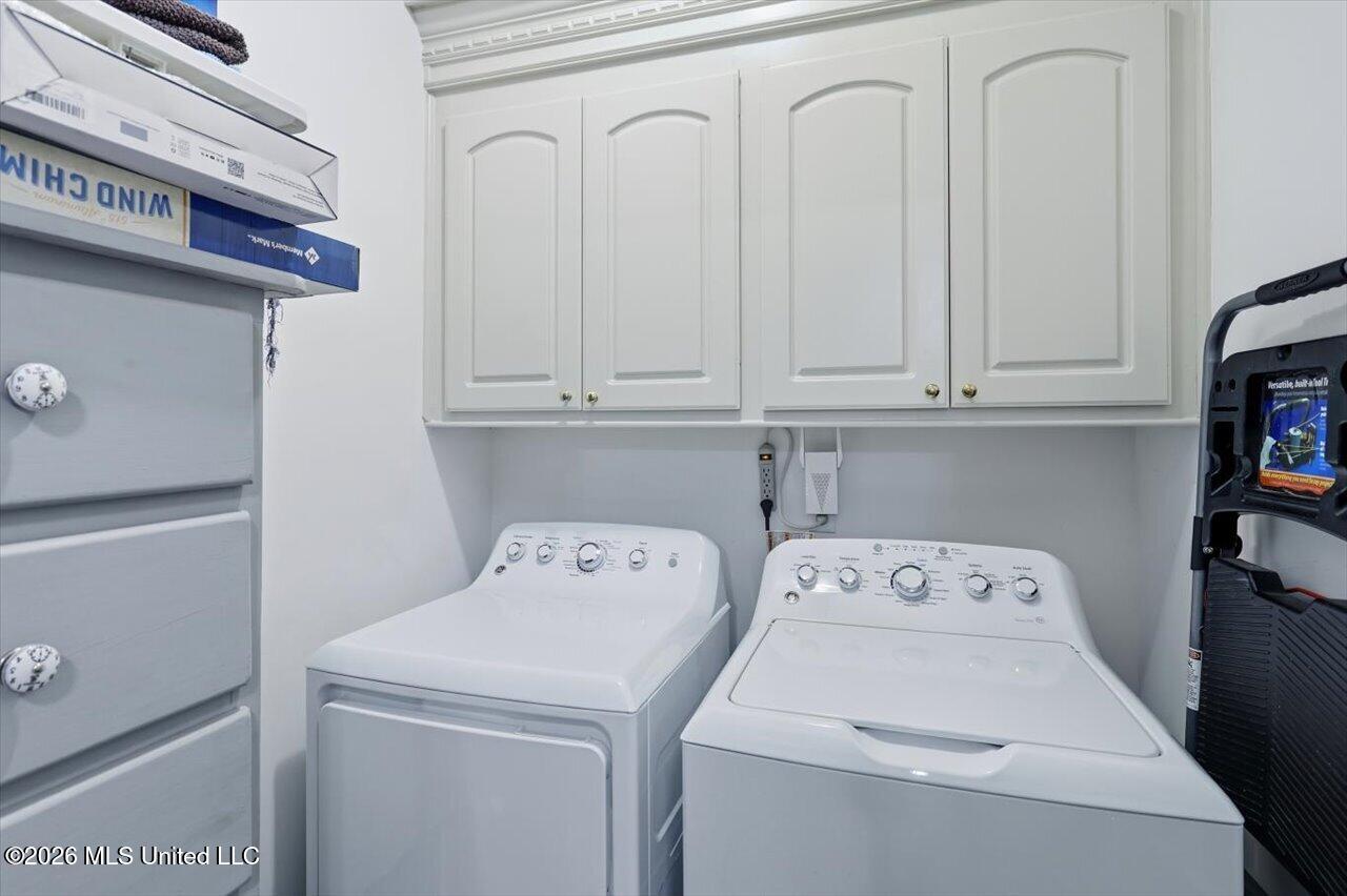 320 White Sand Road Florence, MS 39073 - Photo 16 of 36 laundry room