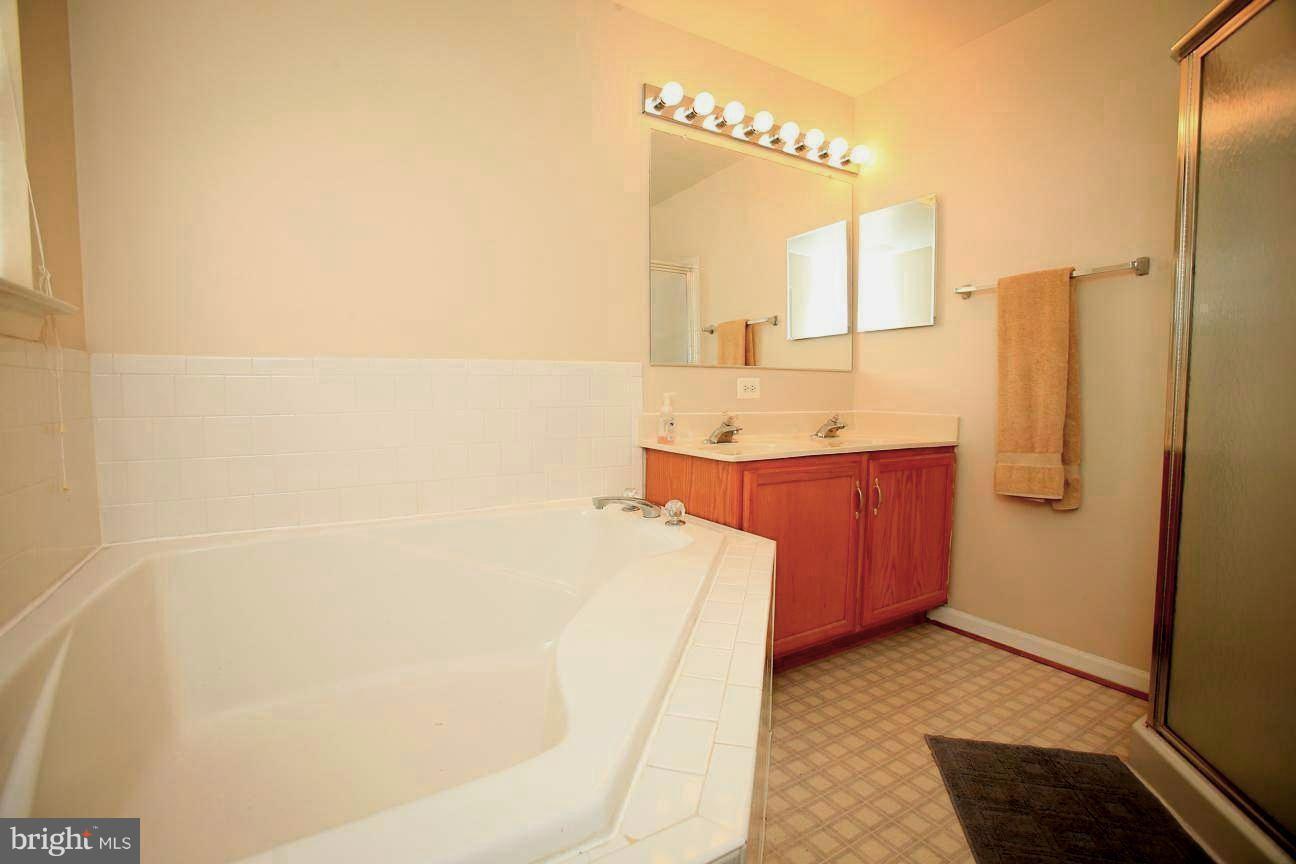 6106 Pine Ridge Terrace Frederick, MD 21701 - Photo 14 of 29 Bath (Master)