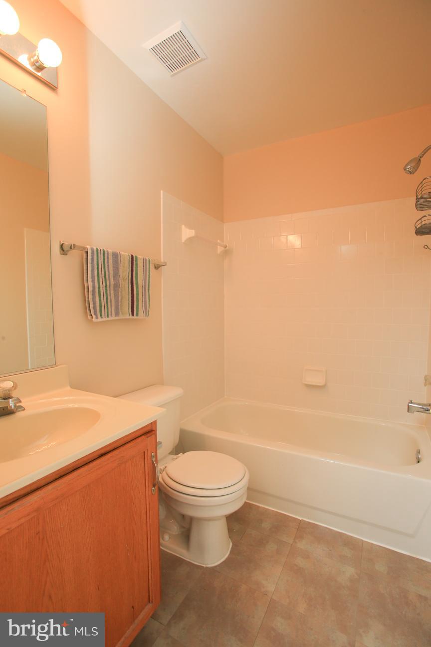 6106 Pine Ridge Terrace Frederick, MD 21701 - Photo 17 of 29 Full bath on Upper