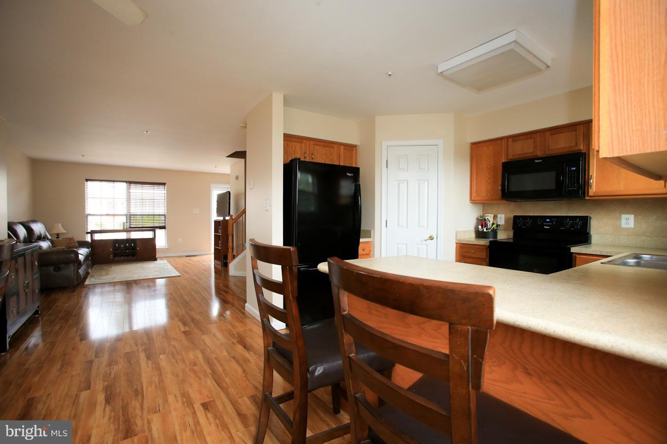 6106 Pine Ridge Terrace Frederick, MD 21701 - Photo 6 of 29 Extra space at the breakfast bar