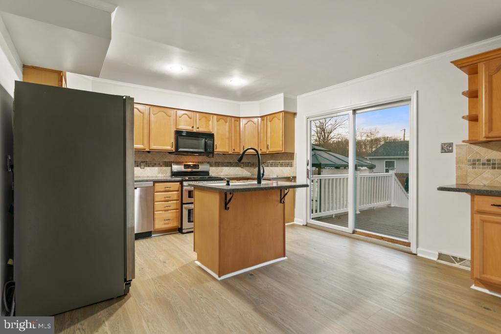 9 Oberlin Road Pennsville, NJ 08070 - Photo 4 of 23 a kitchen with granite countertop a refrigerator and a stove top oven
