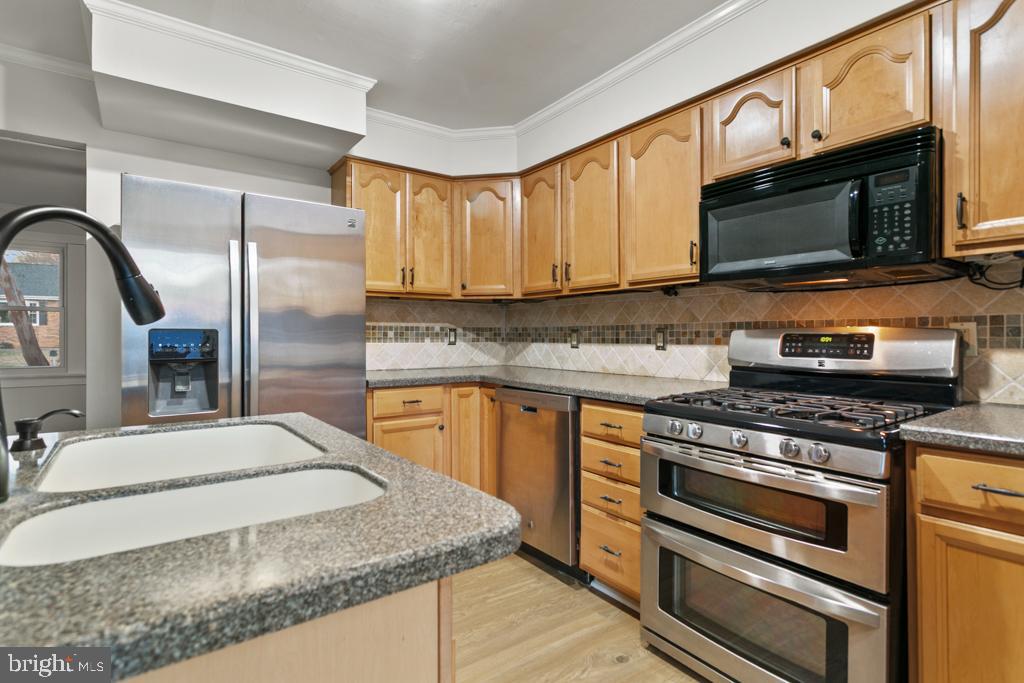 9 Oberlin Road Pennsville, NJ 08070 - Photo 5 of 23 a kitchen with stainless steel appliances granite countertop a stove microwave and sink