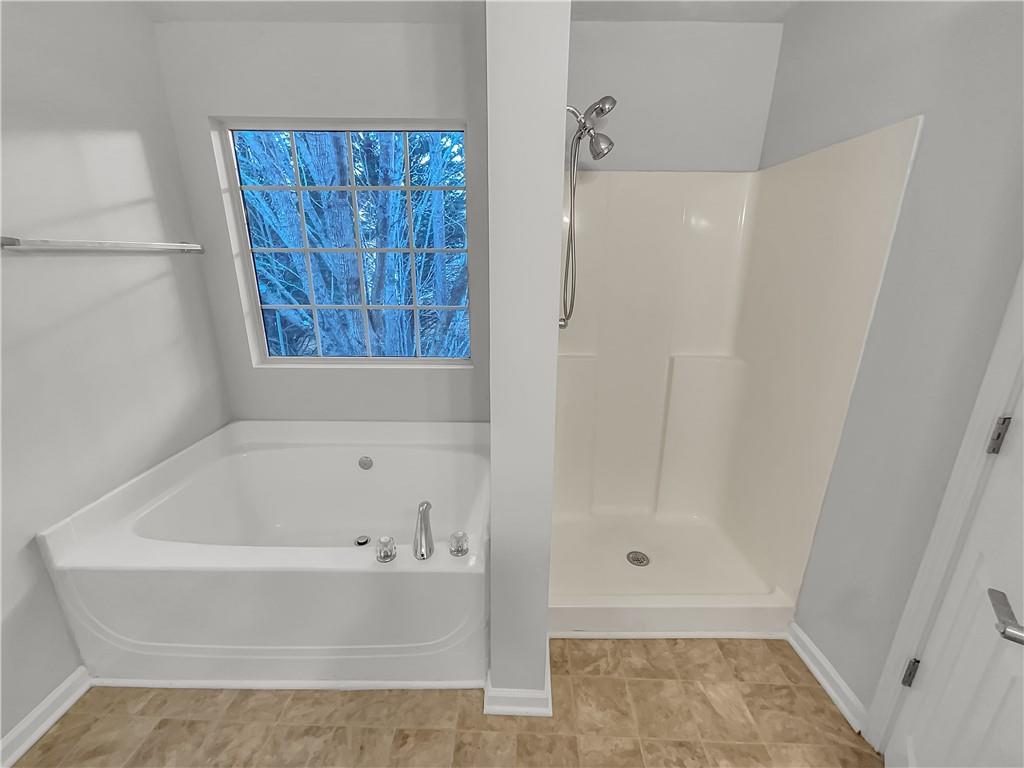 3624 Summit Pines Decatur, GA 30034 - Photo 13 of 21 a bathroom with a bathtub