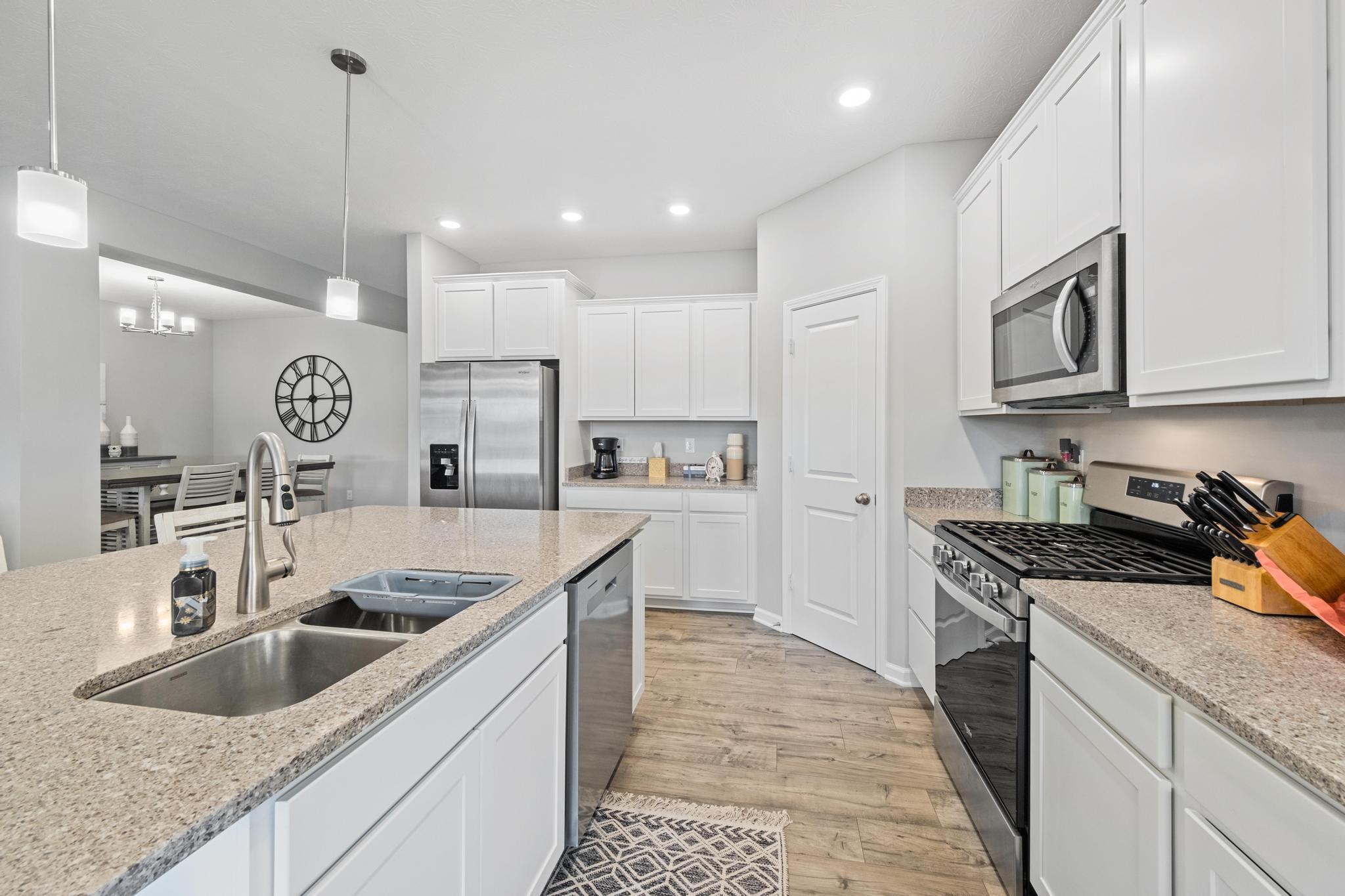 240 Waterford Lane Pendleton, IN 46064 - Photo 4 of 38