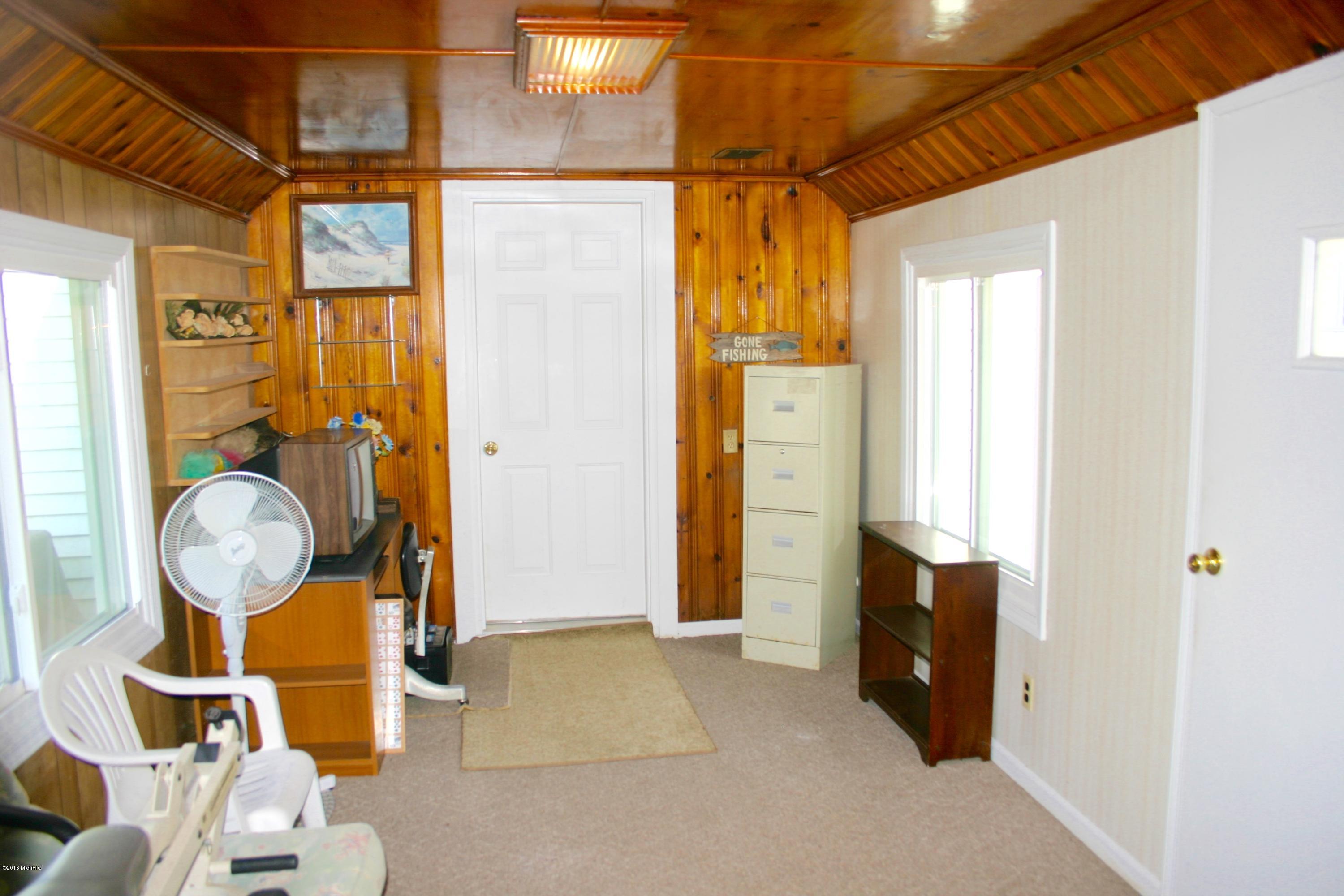 45563 Northwest Court Decatur, MI 49045 - Photo 20 of 33 IMG_0684