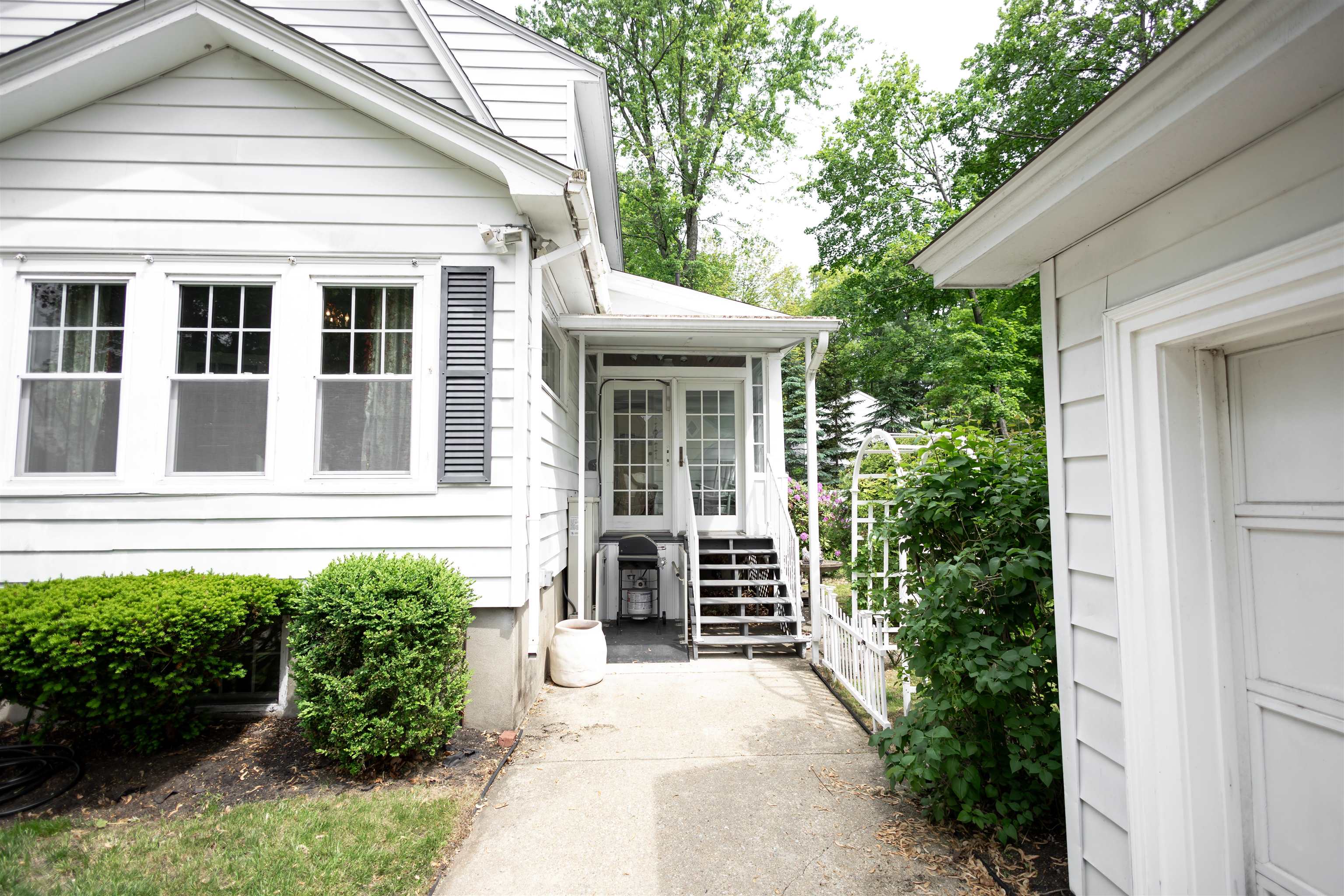 1065 Chestnut Street Manchester, NH 03104 - Photo 46 of 50