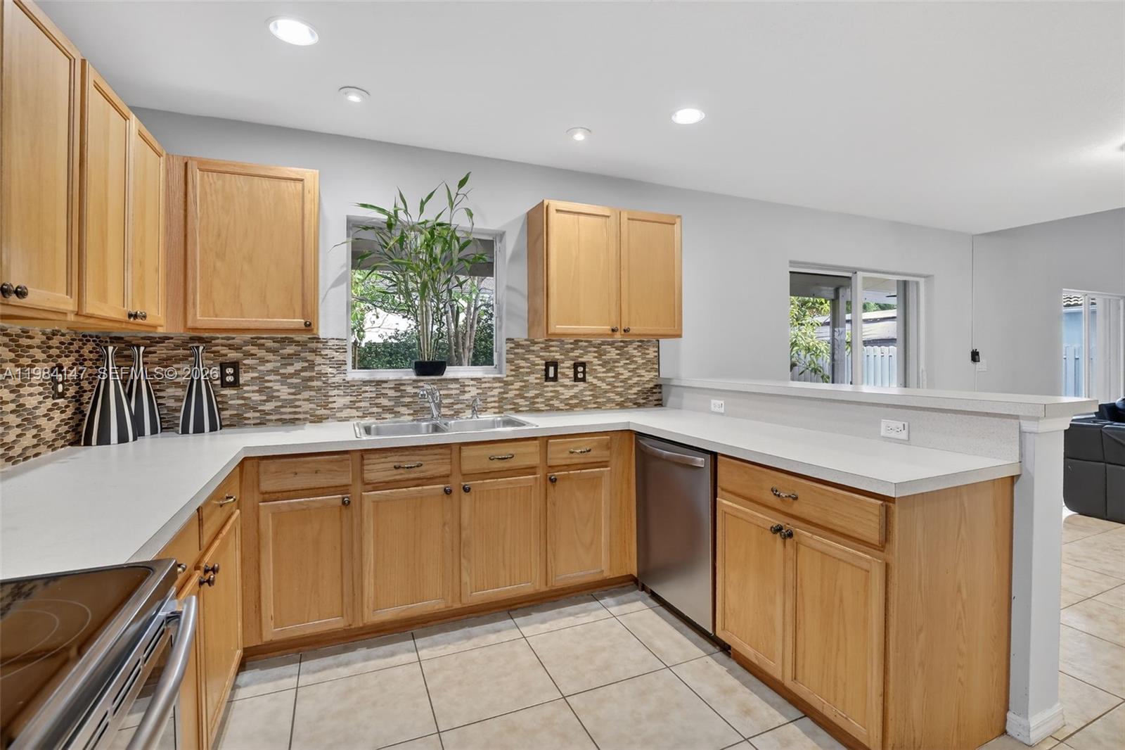 4523 Southwest 127th Terrace Miramar, FL 33027 - Photo 17 of 52