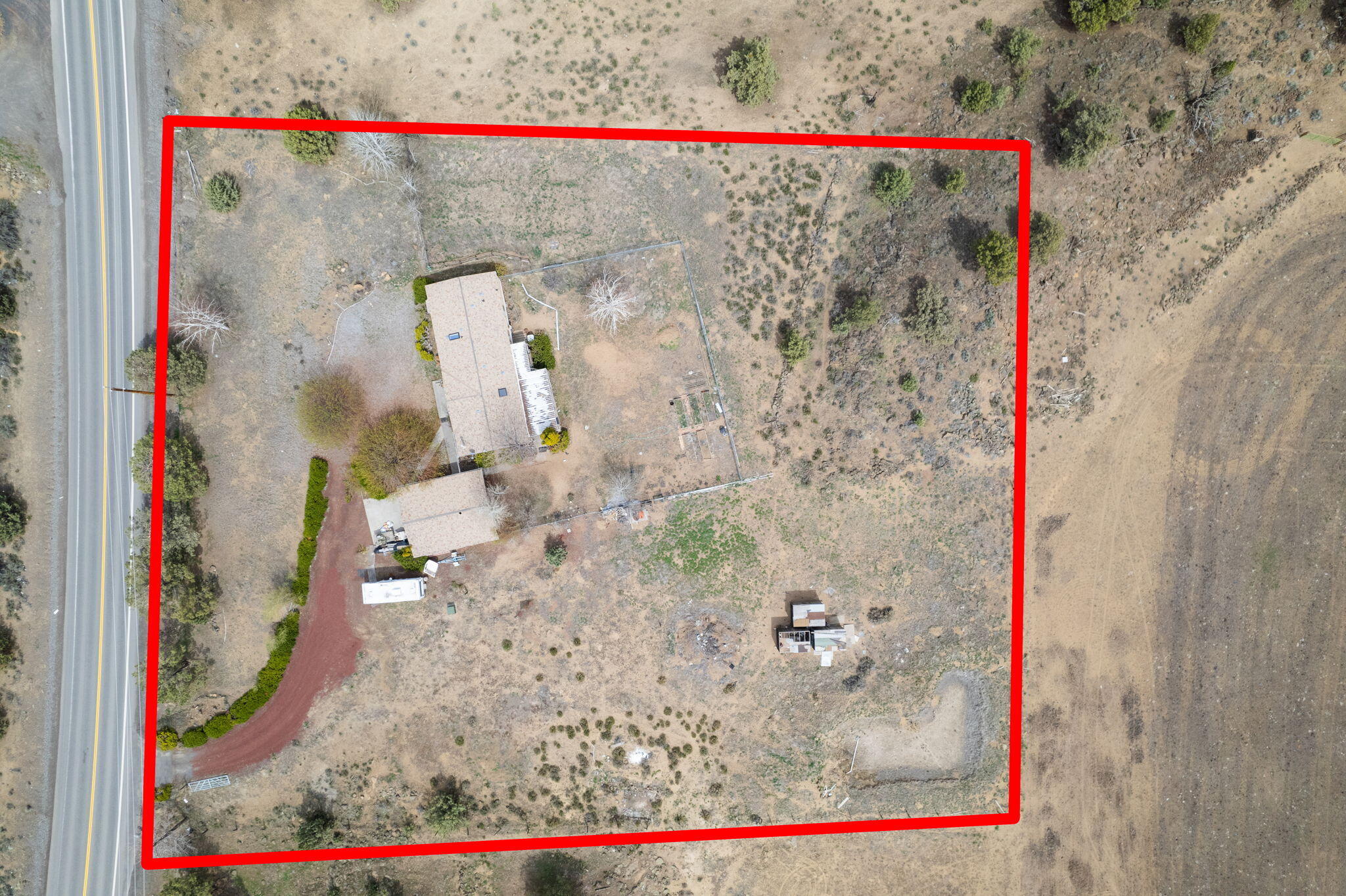 64350 Deschutes Market Road Bend, OR 97701 - Photo 4 of 25 Property lines are approximate.