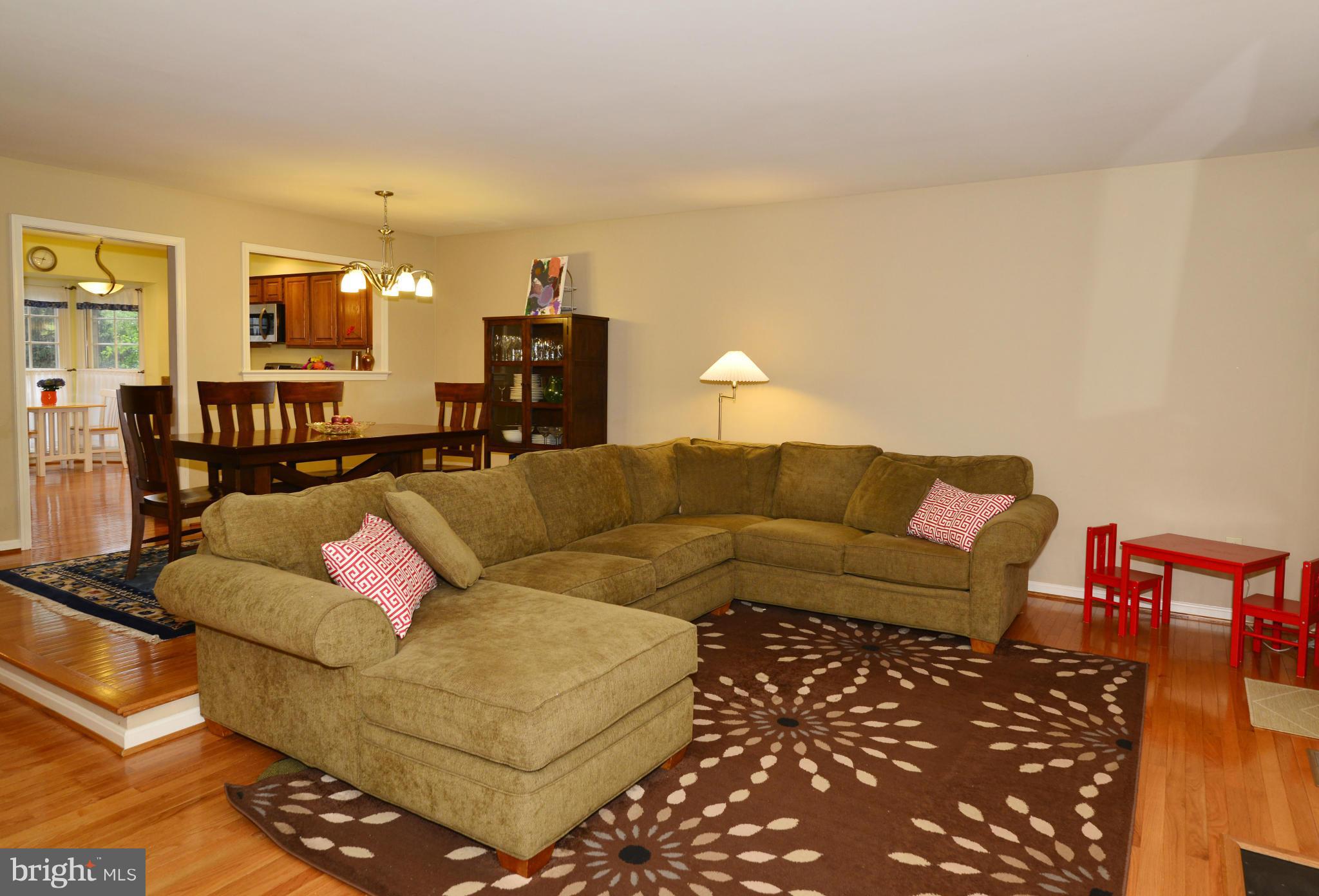11803 Great Owl Circle Reston, VA 20194 - Photo 9 of 30 Living Room