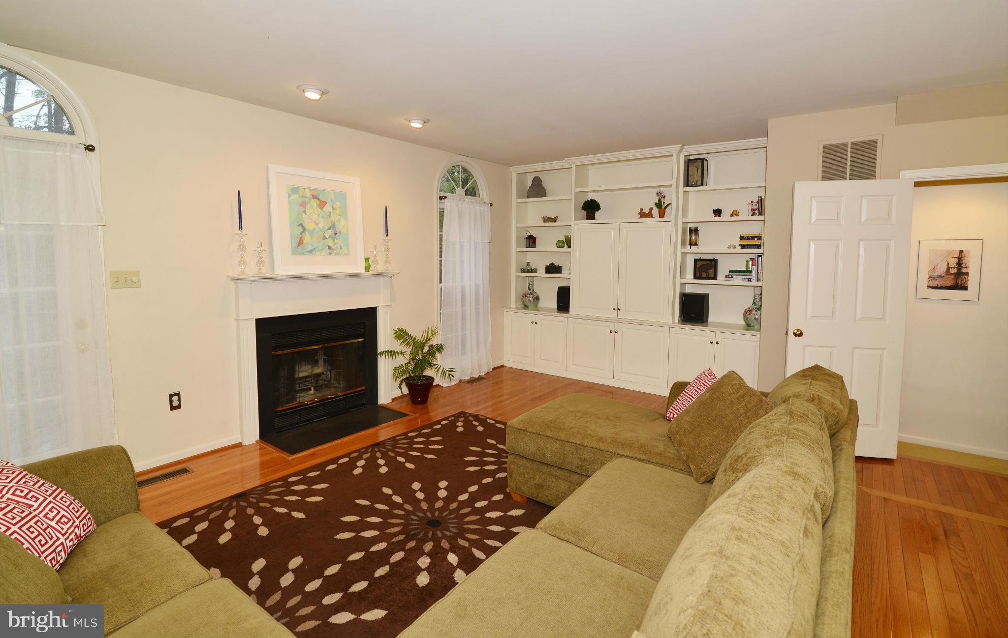 11803 Great Owl Circle Reston, VA 20194 - Photo 10 of 30 Living Room