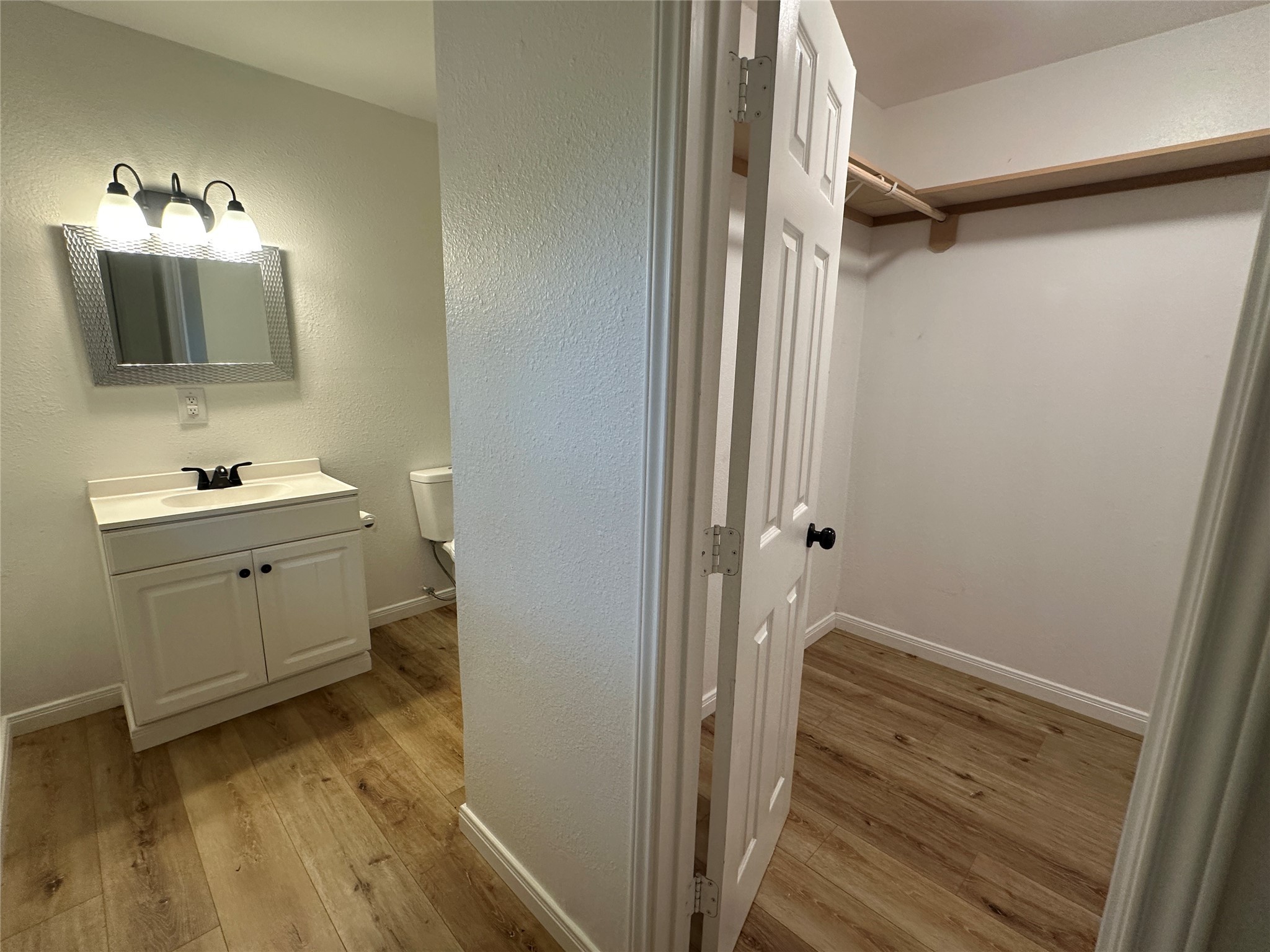 146 Barbara Lane Shepherd, TX 77371 - Photo 17 of 20 a room with a bed and a mirror