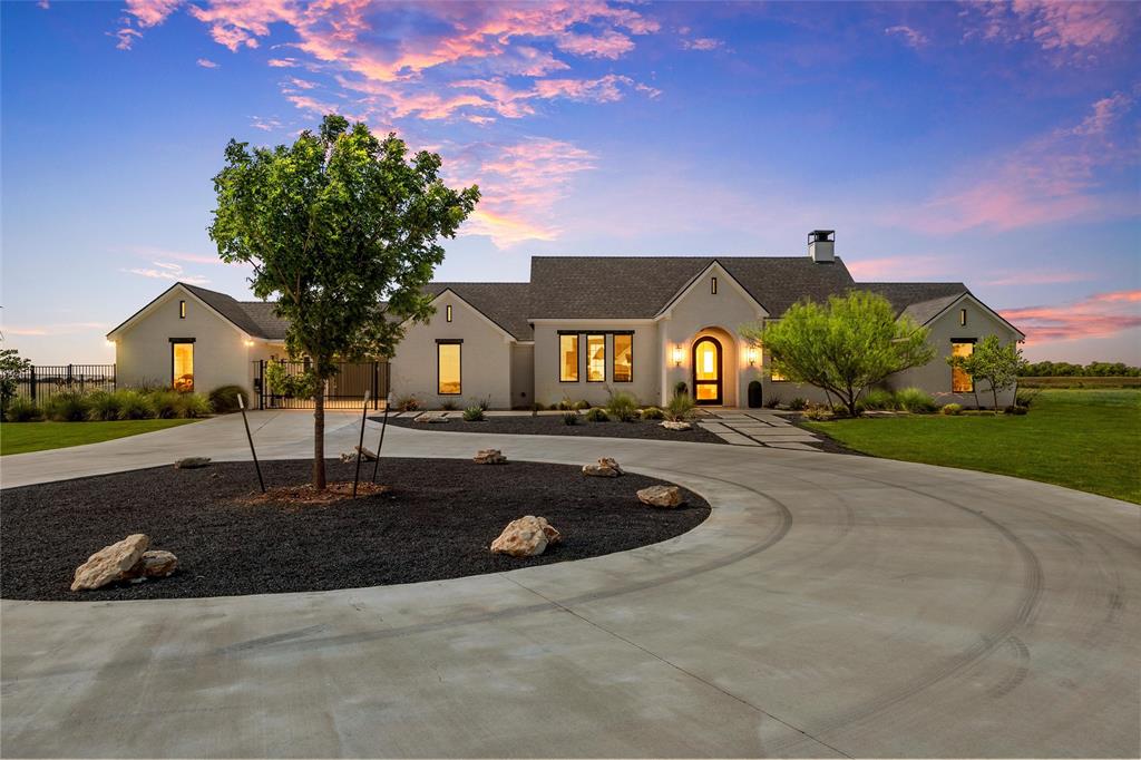 417 Willow Moon Ranch Road Crawford, TX 76638 - Photo 2 of 40