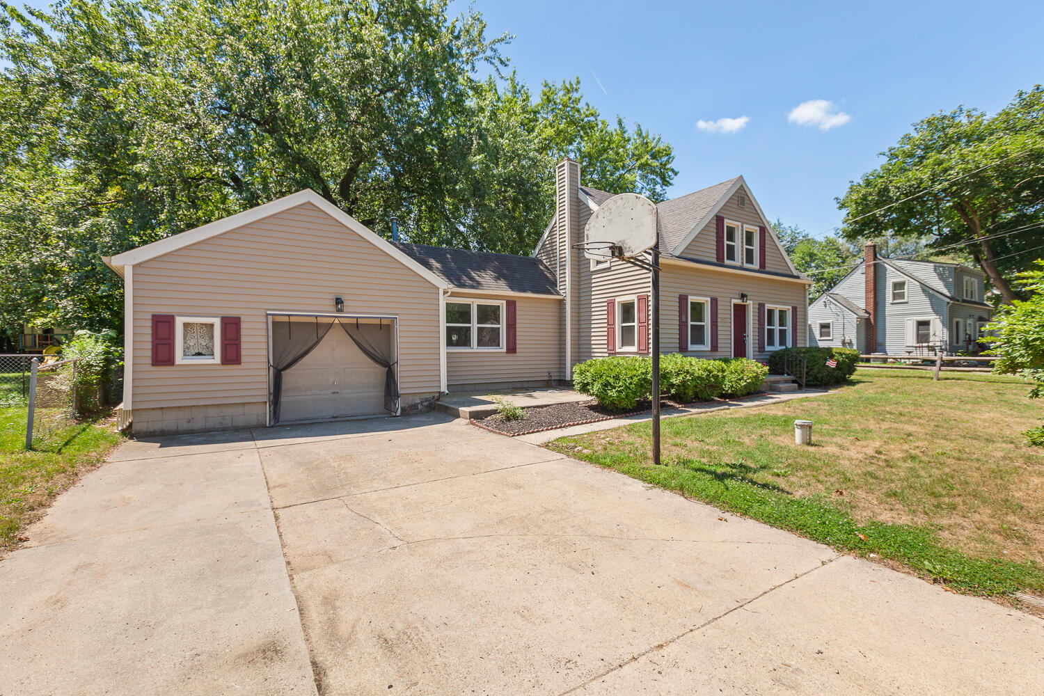 1055 Loren Road Adrian, MI 49221 - Photo 4 of 38 1055 Loren Ave - 1034