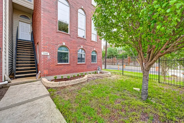 $2,900 | 1302 Emancipation Avenue, Houston, TX 77003