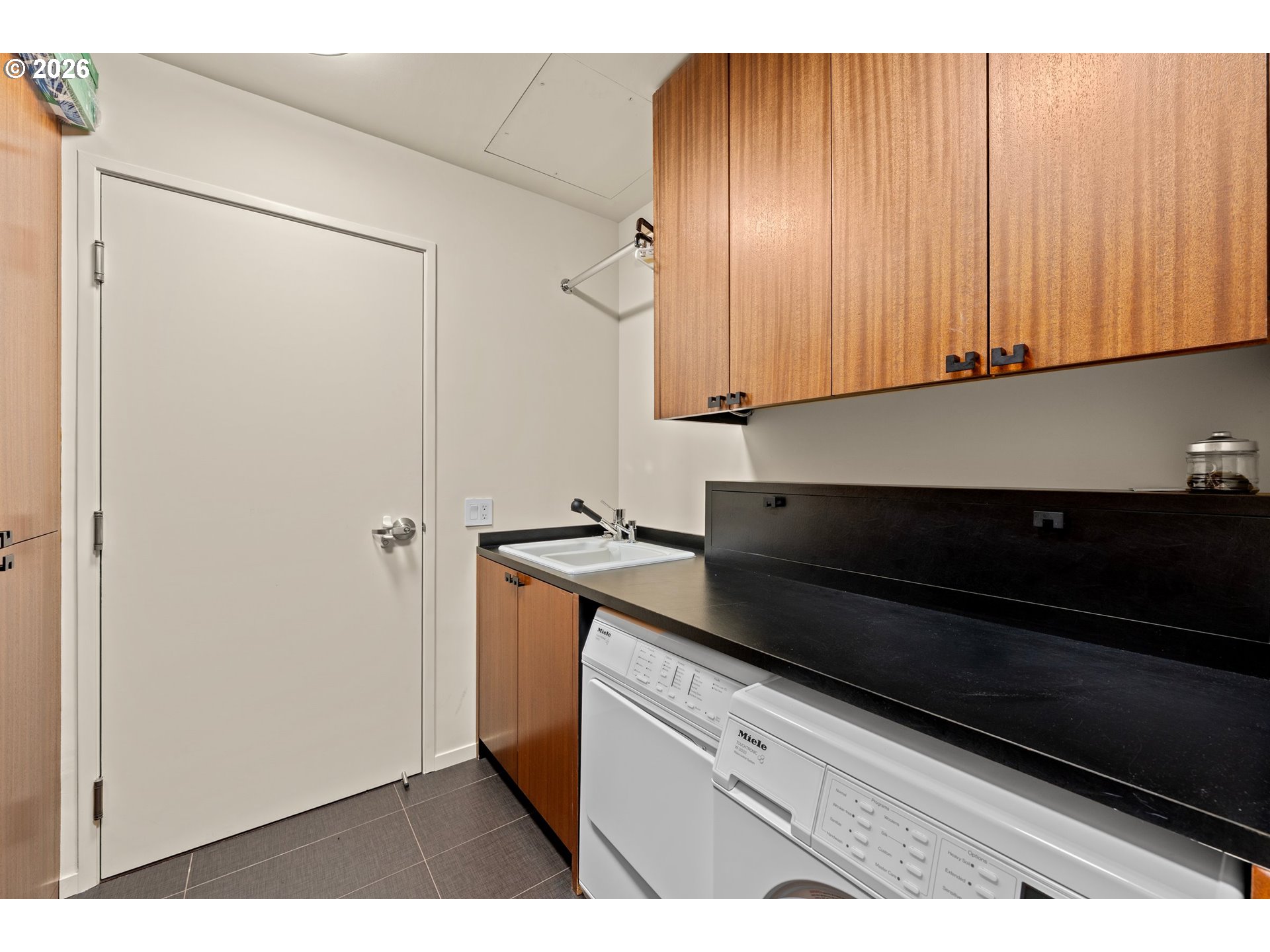 710 Northwest 13th Avenue, Unit PH2 Portland, OR 97209 - Photo 37 of 40