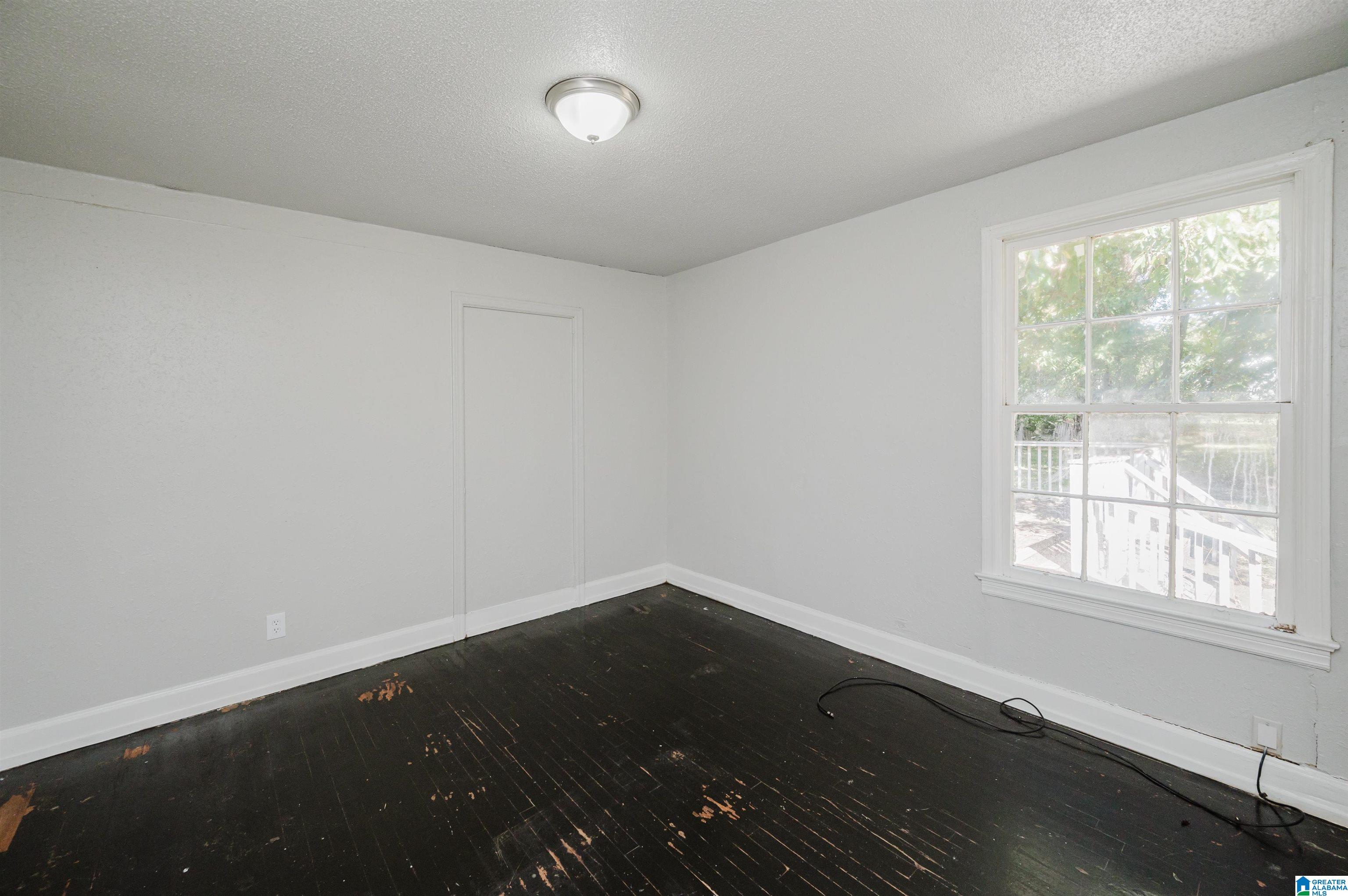 1257 16th Place Southwest Birmingham, AL 35211 - Photo 3 of 7