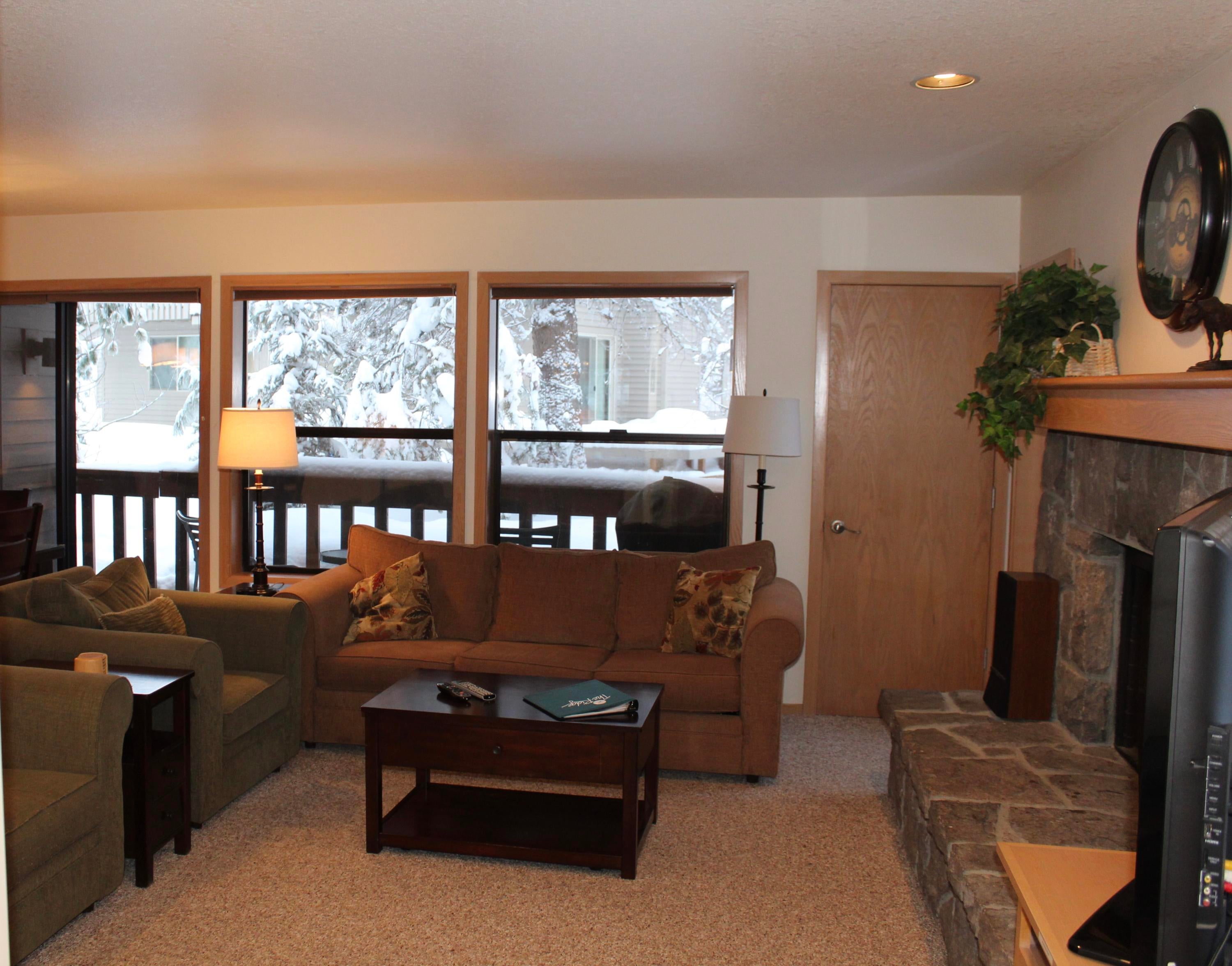 57393-39b1 Beaver Ridge Loop Sunriver, OR 97707 - Photo 4 of 22 4 lvrm R39