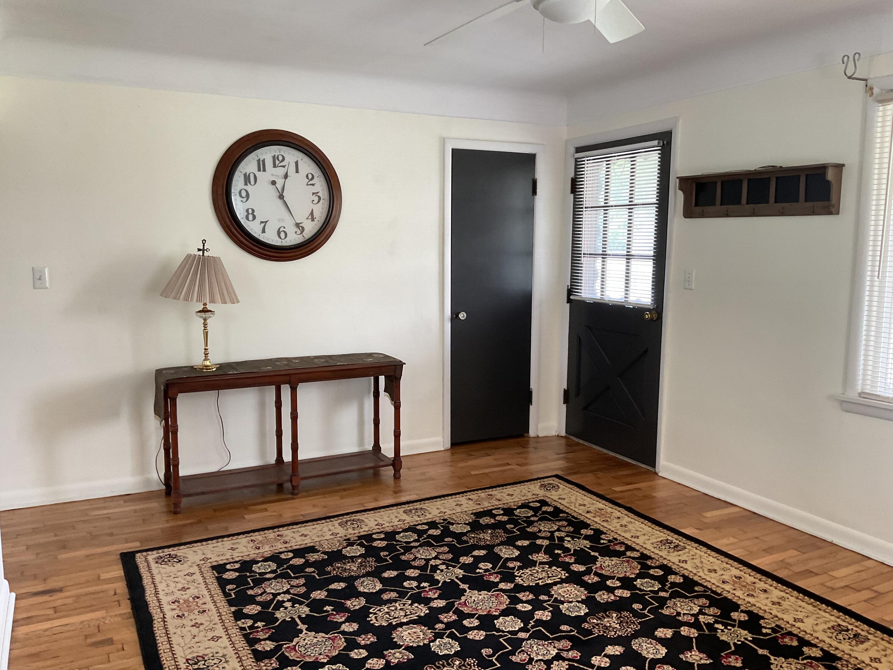 17741 Sumpter Road Belleville, MI 48111 - Photo 11 of 22 C0632567-32E5-4107-B72E-7ADC1378BFF0