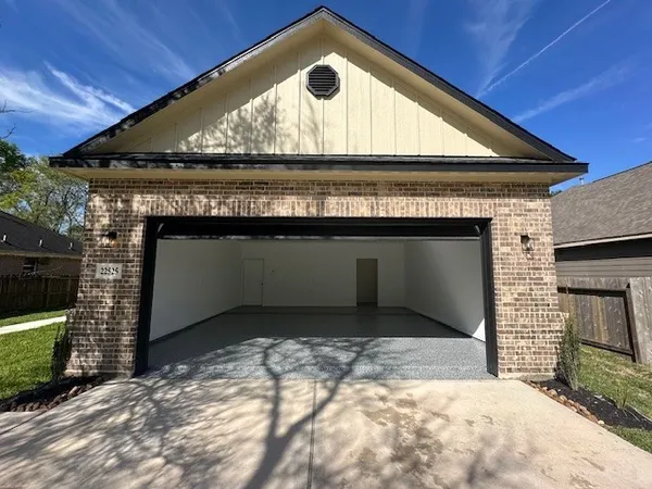 $349,500 | 22525 East Shorewood Loop, Huffman, TX 77336