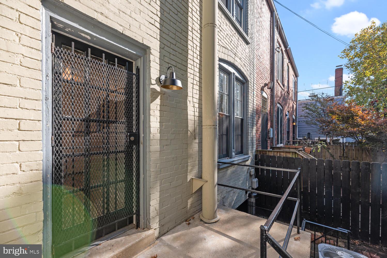 503 10th Street Southeast Washington, DC 20003 - Photo 8 of 67