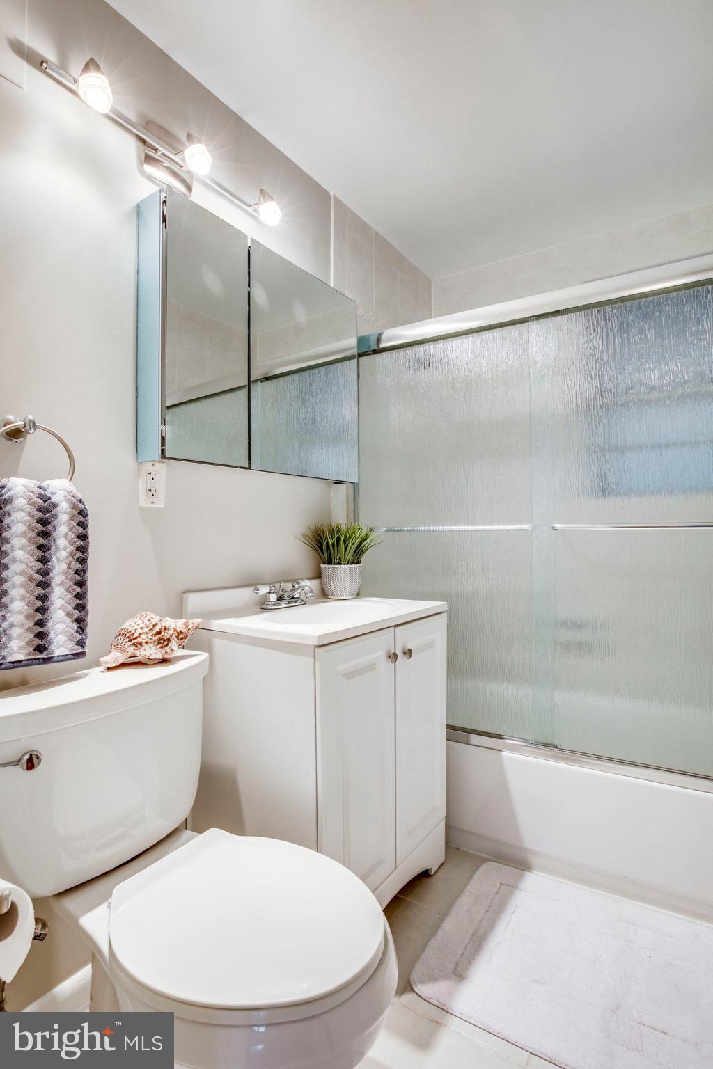 4653 28th Road South, Unit A Arlington, VA 22206 - Photo 20 of 25 Bath
