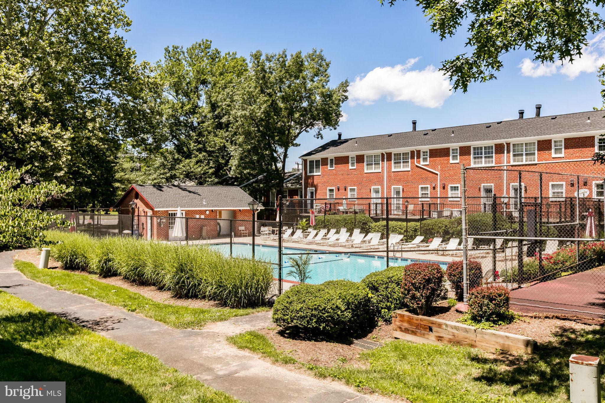 4653 28th Road South, Unit A Arlington, VA 22206 - Photo 25 of 25 Community tennis