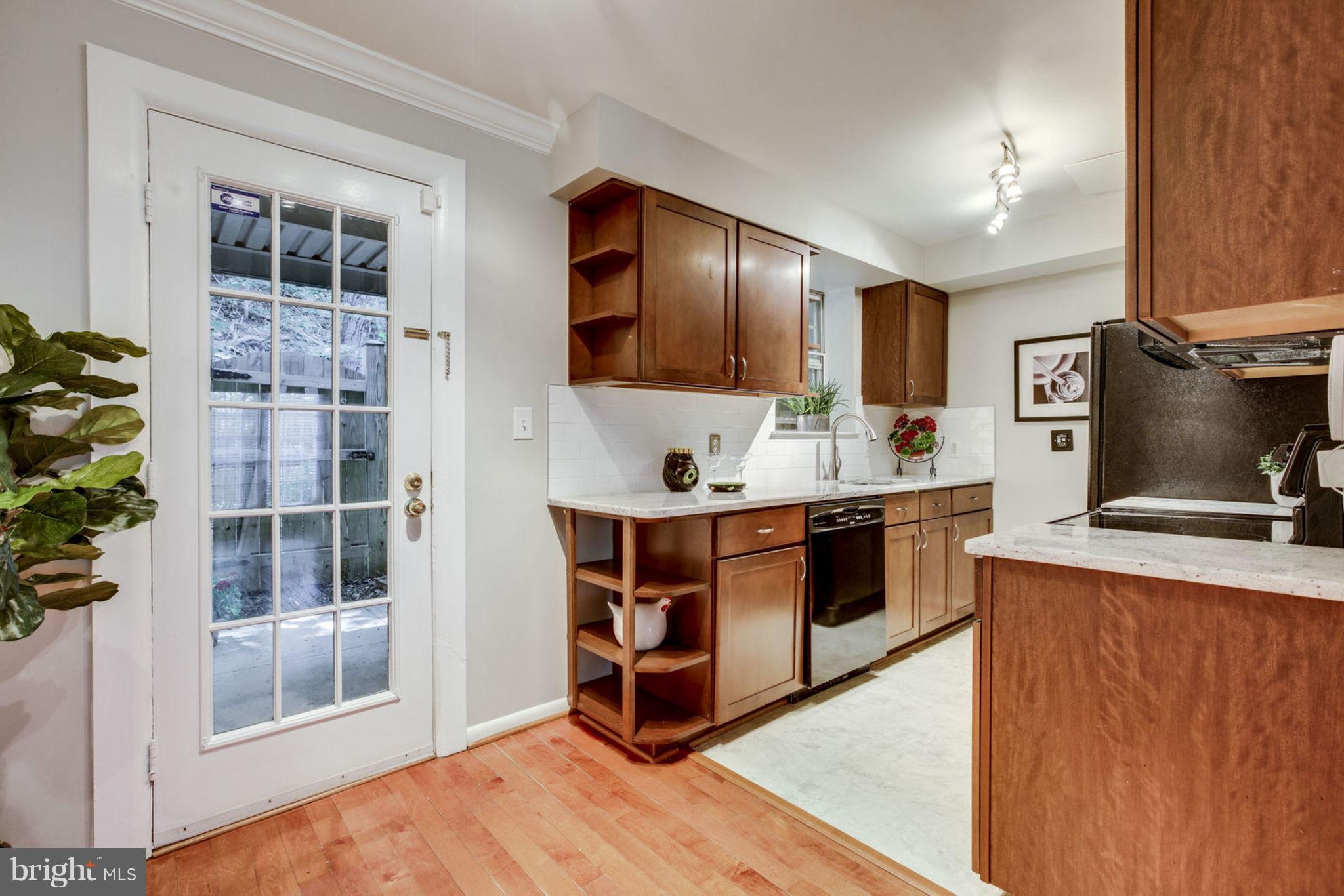 4653 28th Road South, Unit A Arlington, VA 22206 - Photo 8 of 25 Kitchen