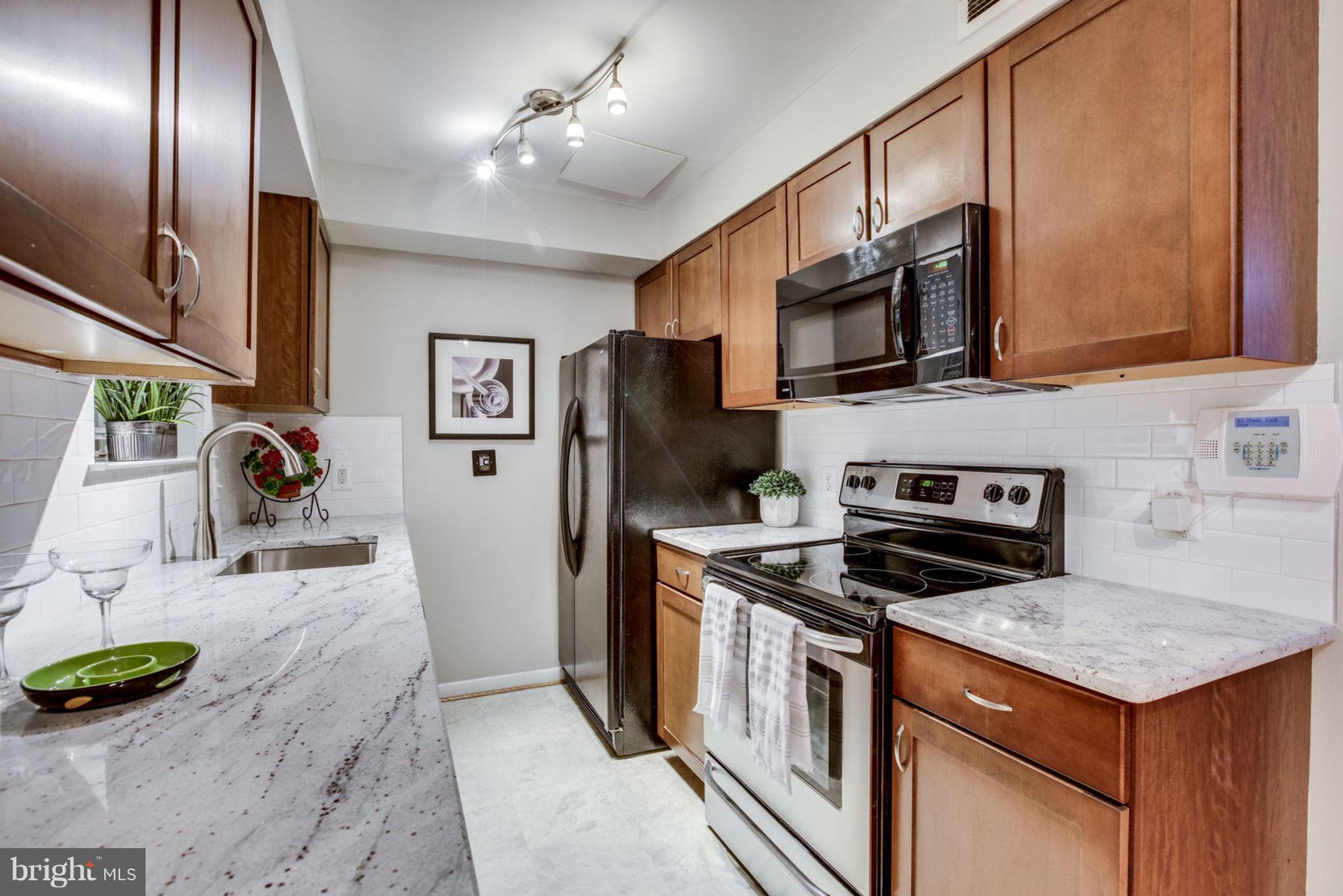 4653 28th Road South, Unit A Arlington, VA 22206 - Photo 10 of 25 Kitchen