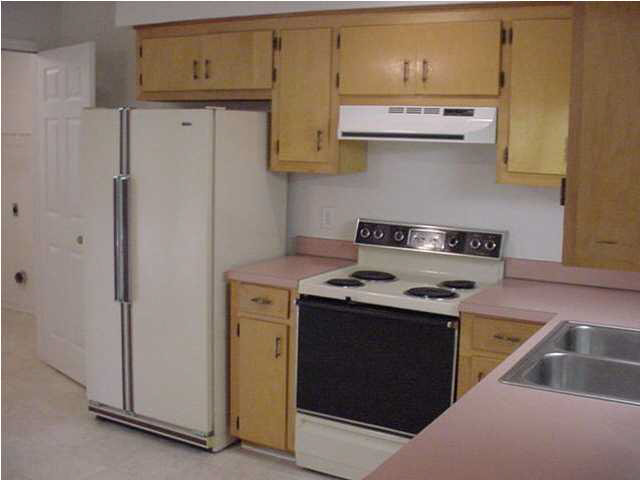 10 Stonewall Road Palmyra, VA 22963 - Photo 2 of 6 a kitchen with stainless steel appliances granite countertop a refrigerator and a stove