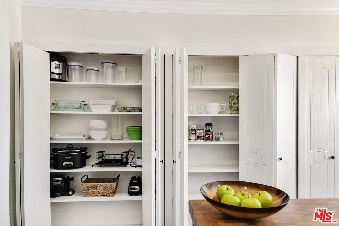 277 East Alejo Road, Unit 119 Palm Springs, CA 92262 - Photo 18 of 46 a view of a kitchen with food and wooden floor