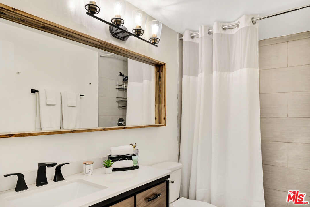 277 East Alejo Road, Unit 119 Palm Springs, CA 92262 - Photo 21 of 46 a bathroom with a sink and a mirror