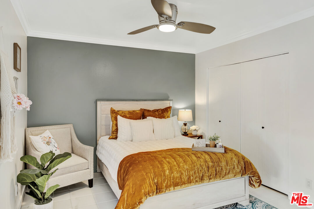 277 East Alejo Road, Unit 119 Palm Springs, CA 92262 - Photo 25 of 46 a bedroom with a bed and a chandelier