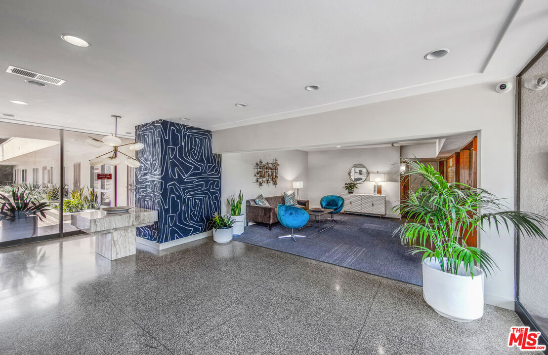 277 East Alejo Road, Unit 119 Palm Springs, CA 92262 - Photo 33 of 46 a living room with furniture and potted plants