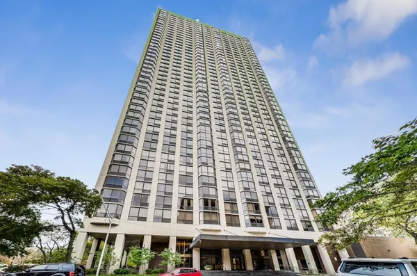 $1,950 | 2650 North Lakeview Avenue, Unit 503, Chicago, IL 60614