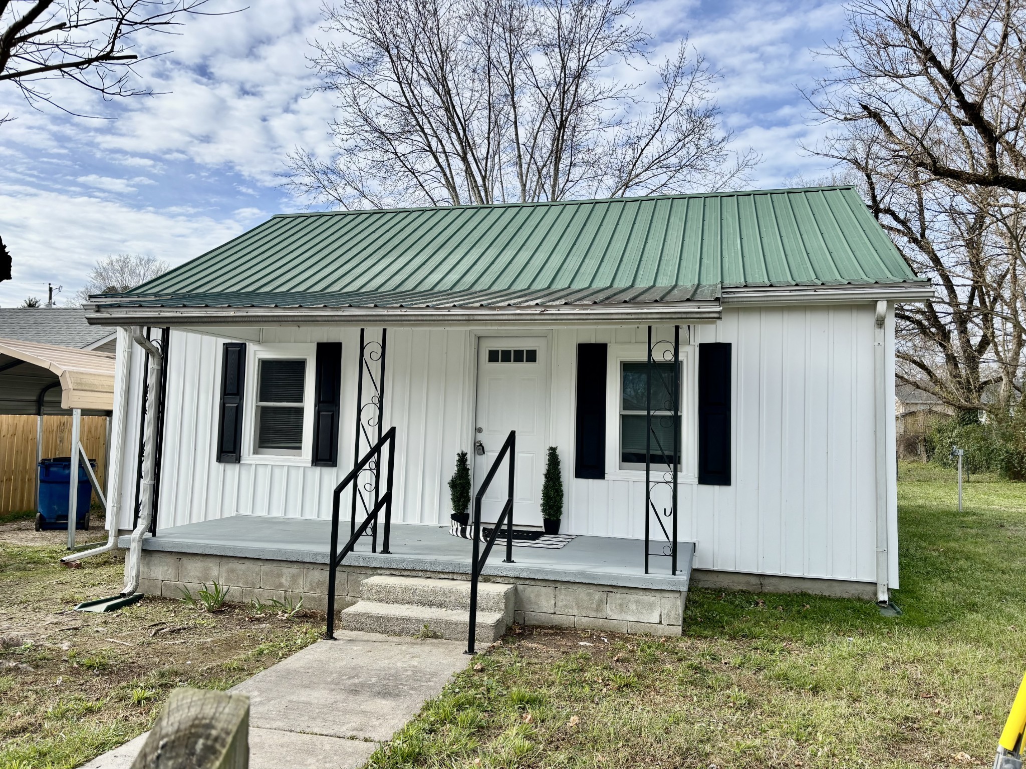 612 Maple Street Manchester, TN 37355 - Photo 4 of 20 a front view of a house with garden