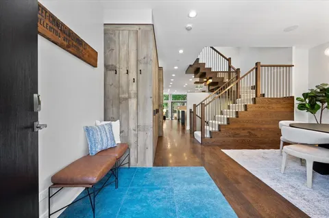 $2,500,000 | 2901 North Burling Street, Chicago, IL 60657