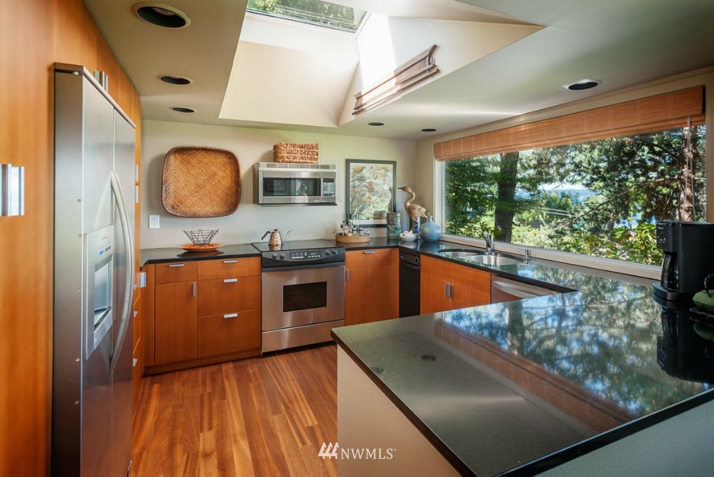 9016 Fauntleroy Way Southwest Seattle, WA 98136 - Photo 4 of 17 Gallery Image 4