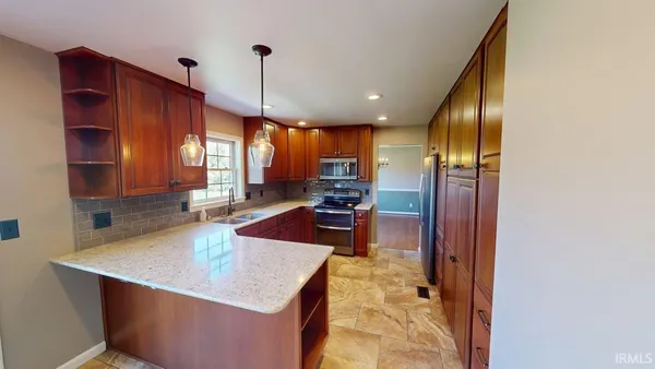 $344,700 | 1332 West 2nd Street, Jasper, IN 47546