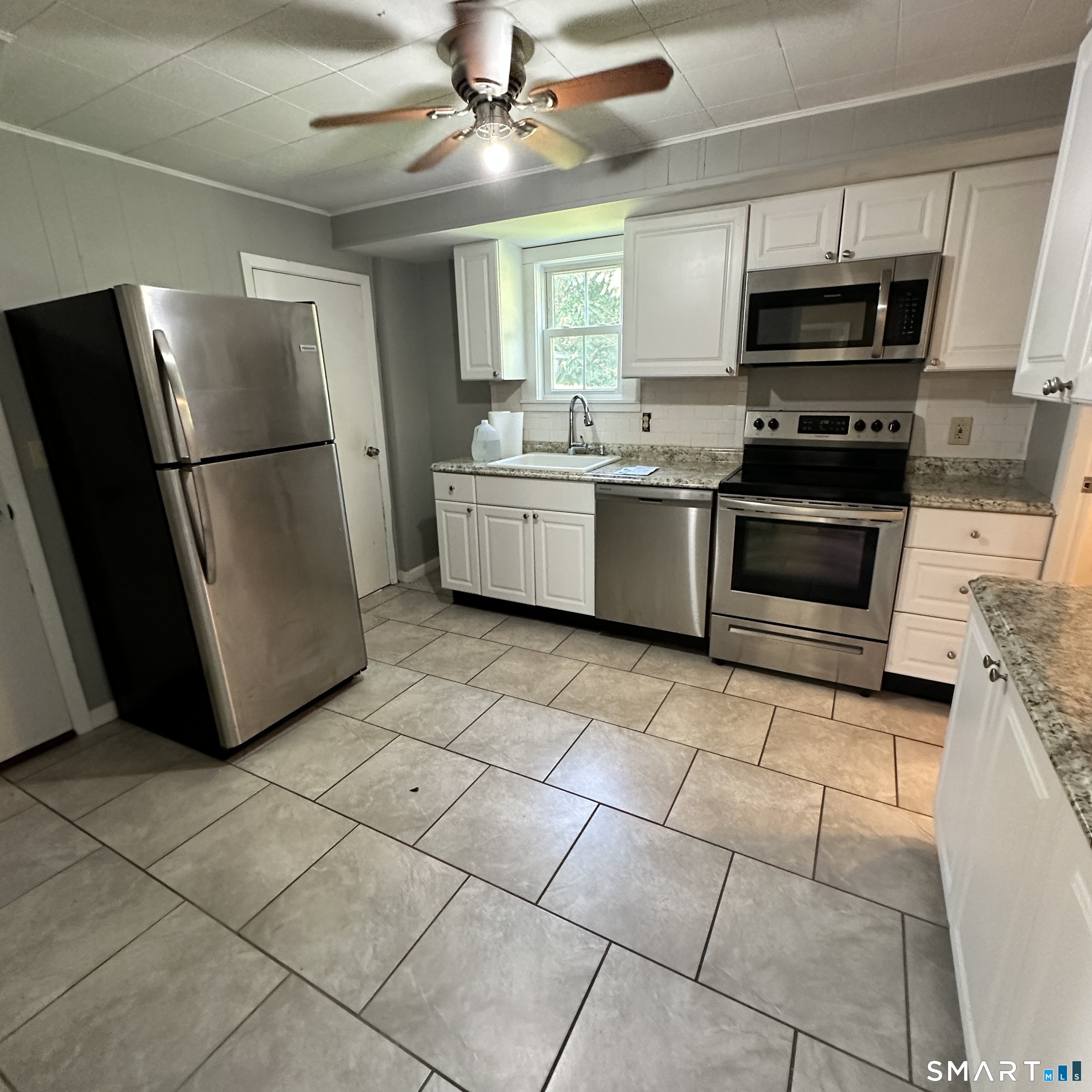 36 Pleasant Street Groton, CT 06340 - Photo 9 of 13