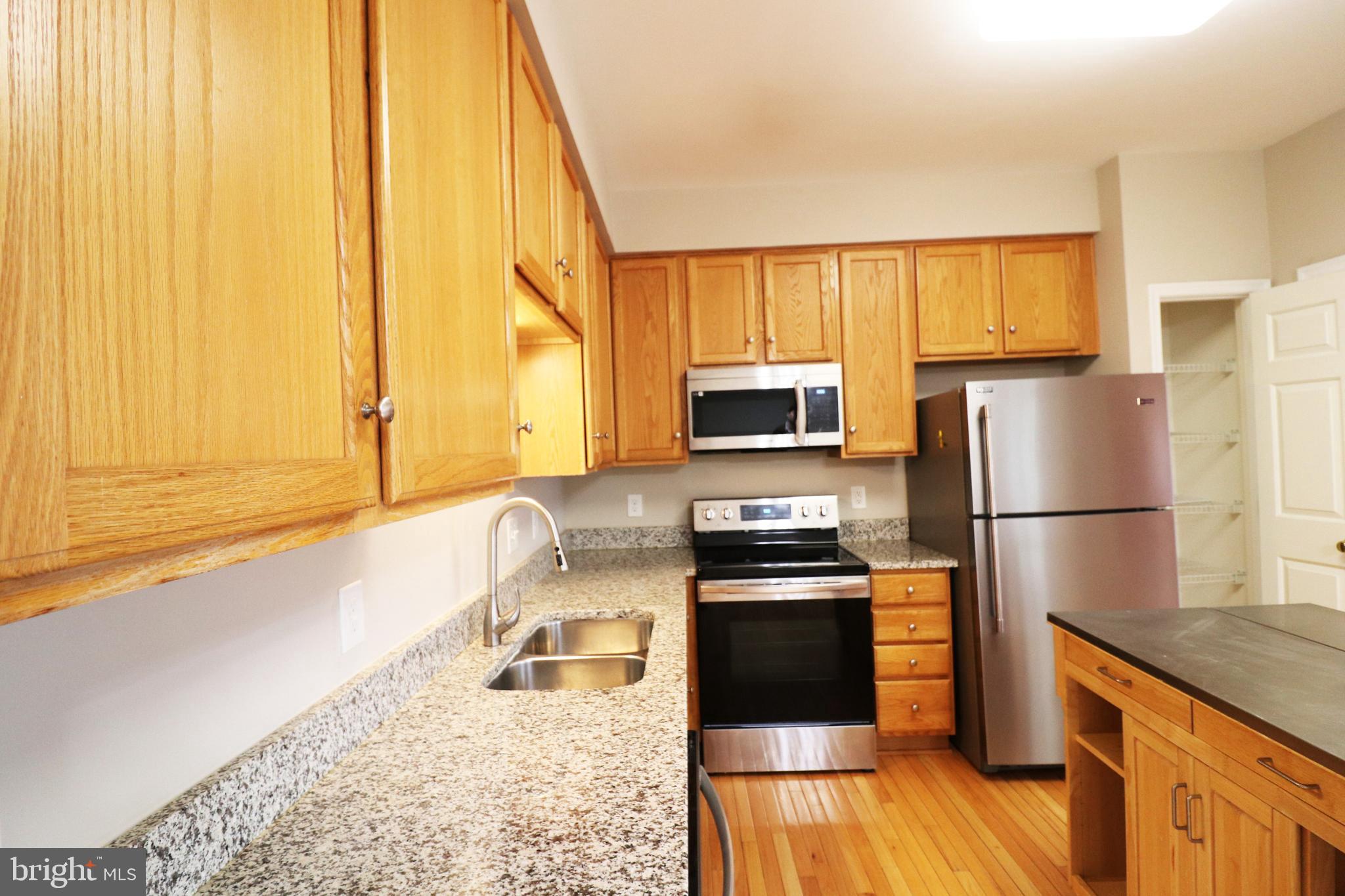 21795 Willesden Jct Terrace Sterling, VA 20166 - Photo 23 of 53 Nice counter space