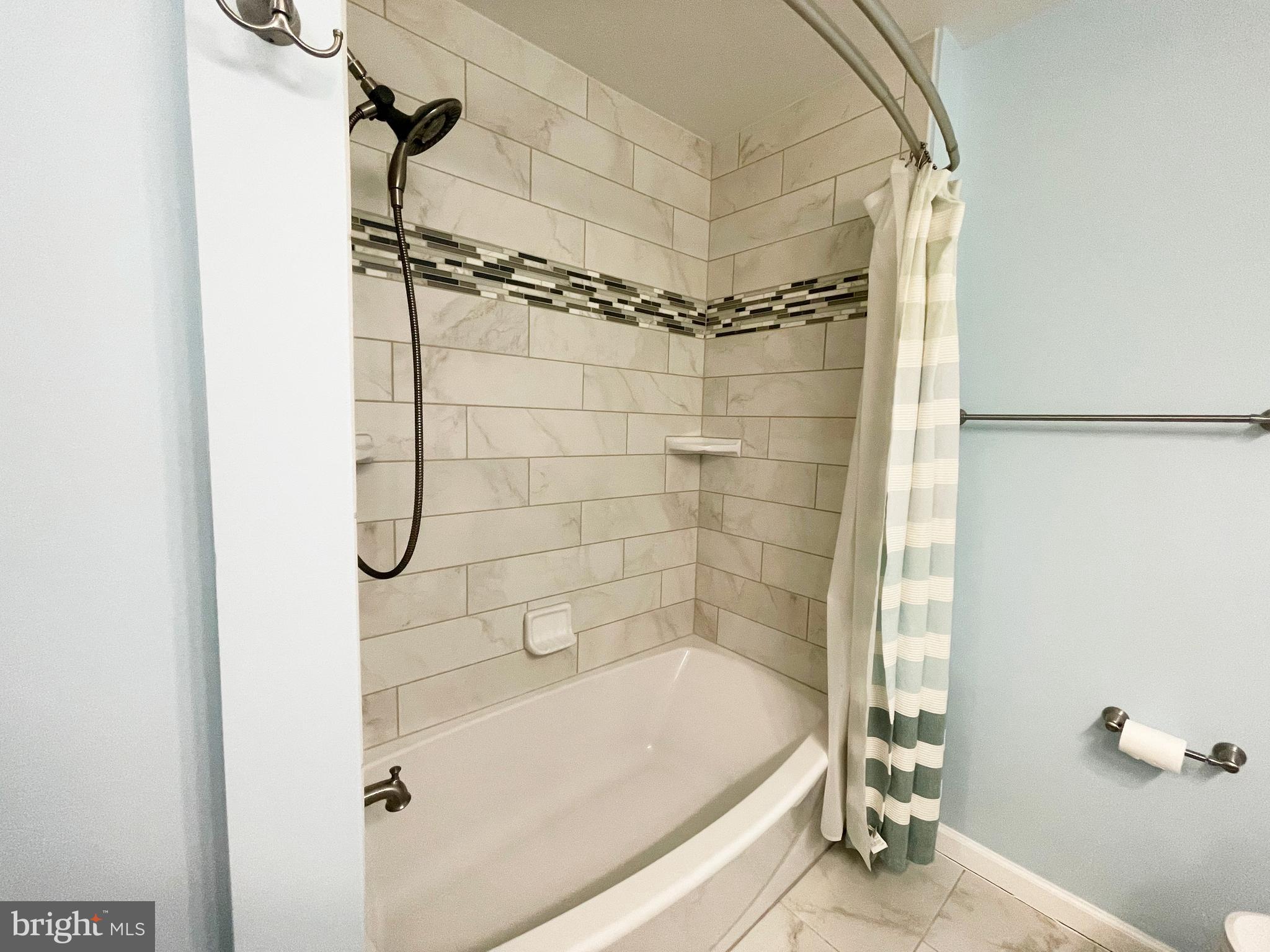 21795 Willesden Jct Terrace Sterling, VA 20166 - Photo 44 of 53 tub