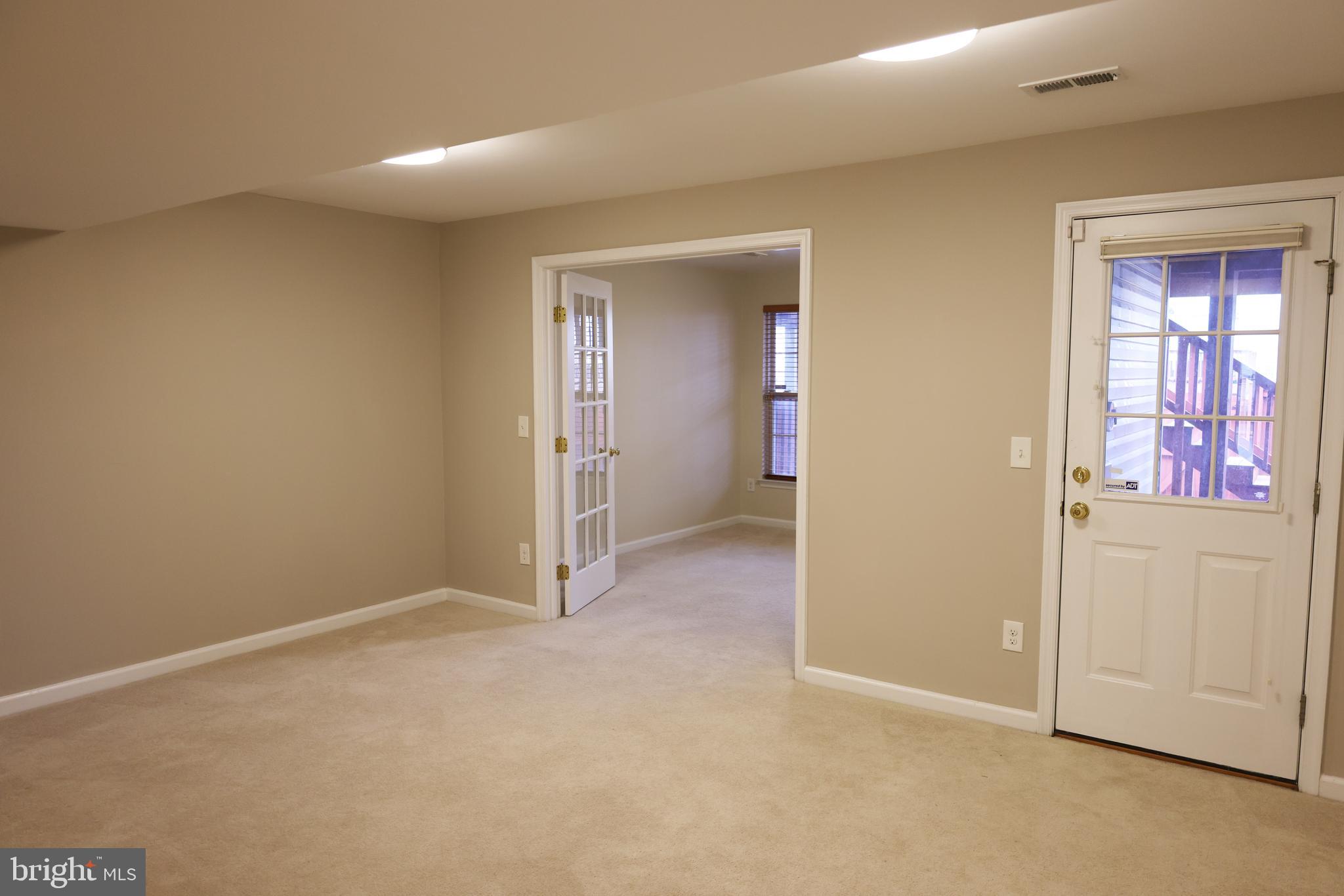 21795 Willesden Jct Terrace Sterling, VA 20166 - Photo 6 of 53 Sitting Area First Level