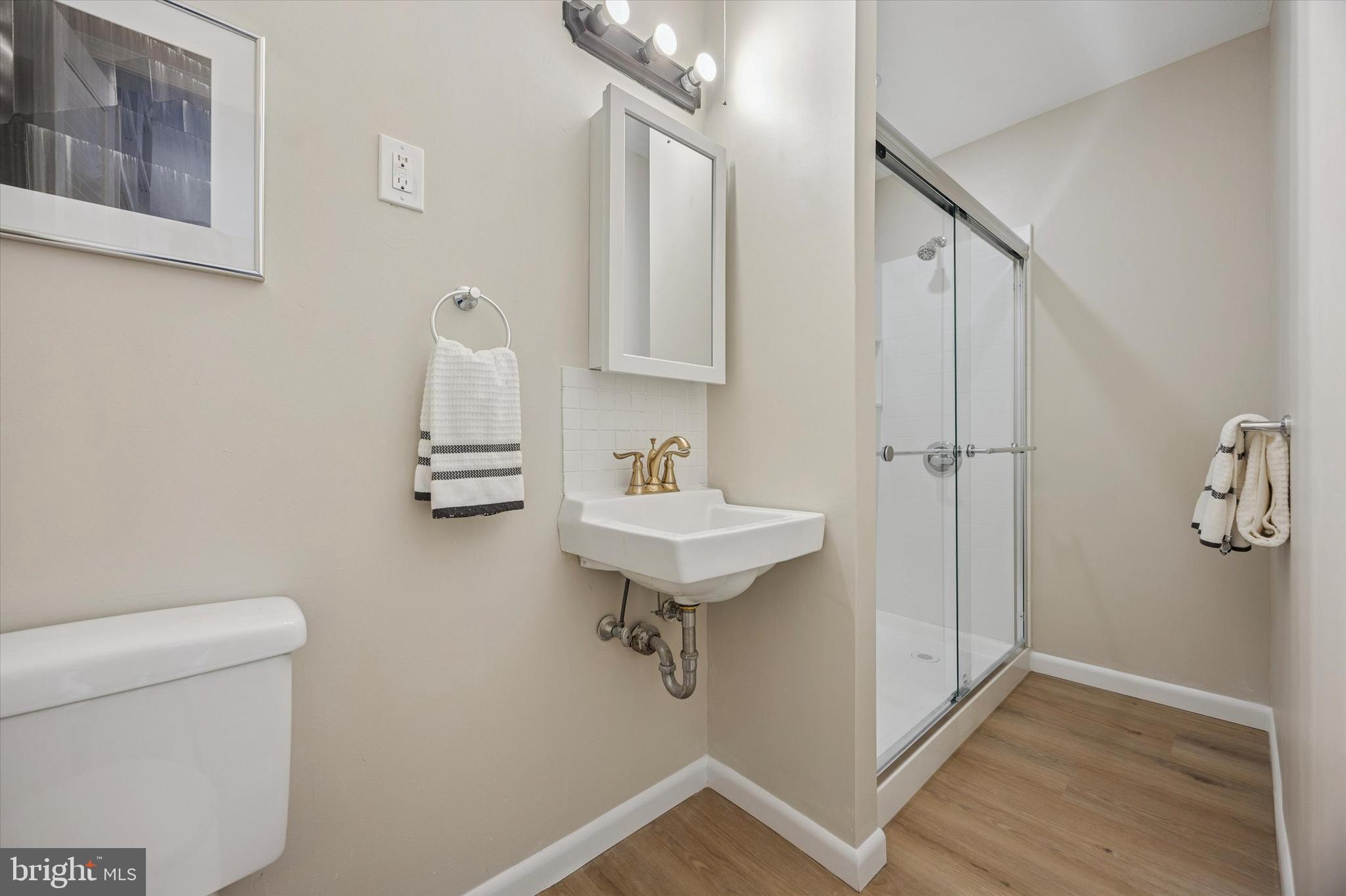 26 McCloskey Road Flourtown, PA 19031 - Photo 17 of 37 Primary full bath