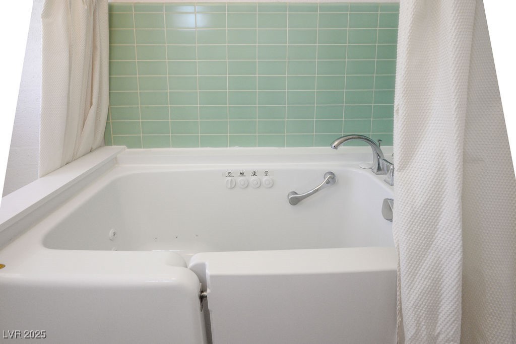 633 5th Street Boulder City, NV 89005 - Photo 24 of 29 View of full bath