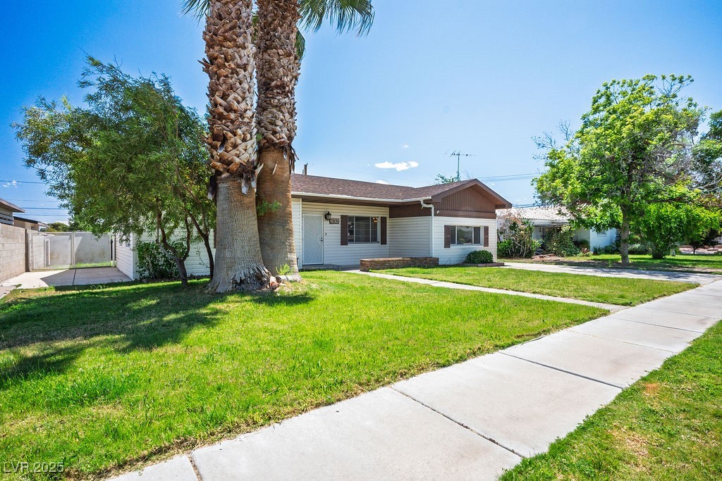 633 5th Street Boulder City, NV 89005 - Photo 4 of 29 View of ranch-style house