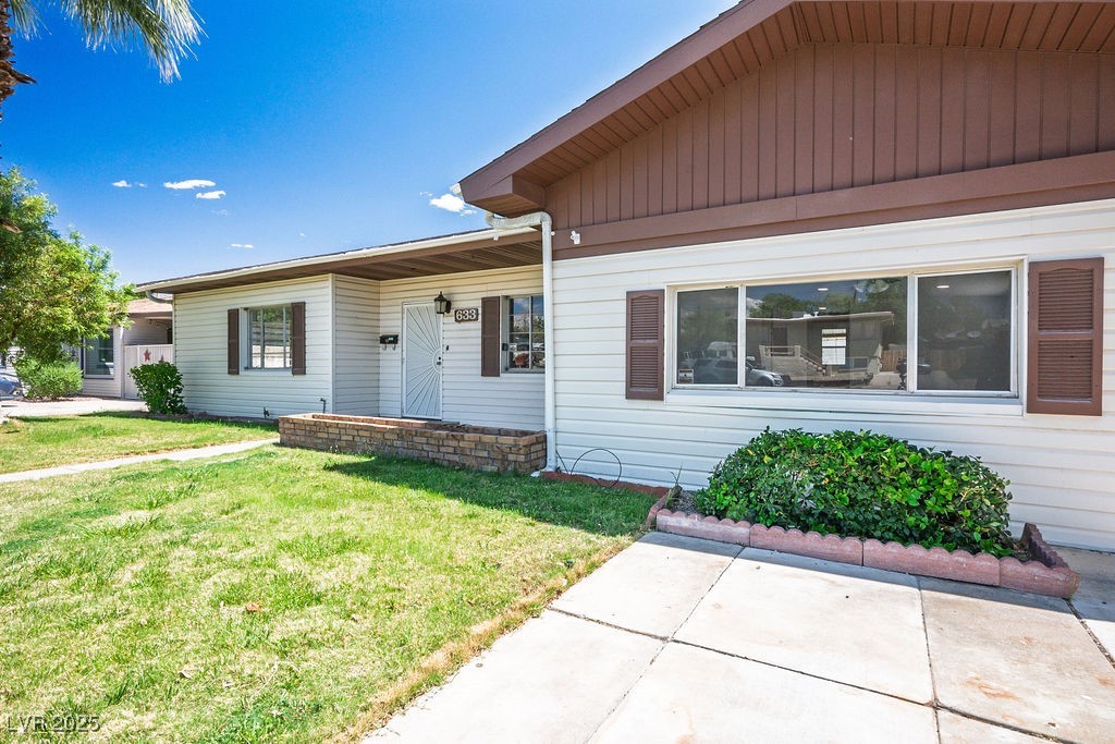 633 5th Street Boulder City, NV 89005 - Photo 7 of 29 View of front facade with a front yard