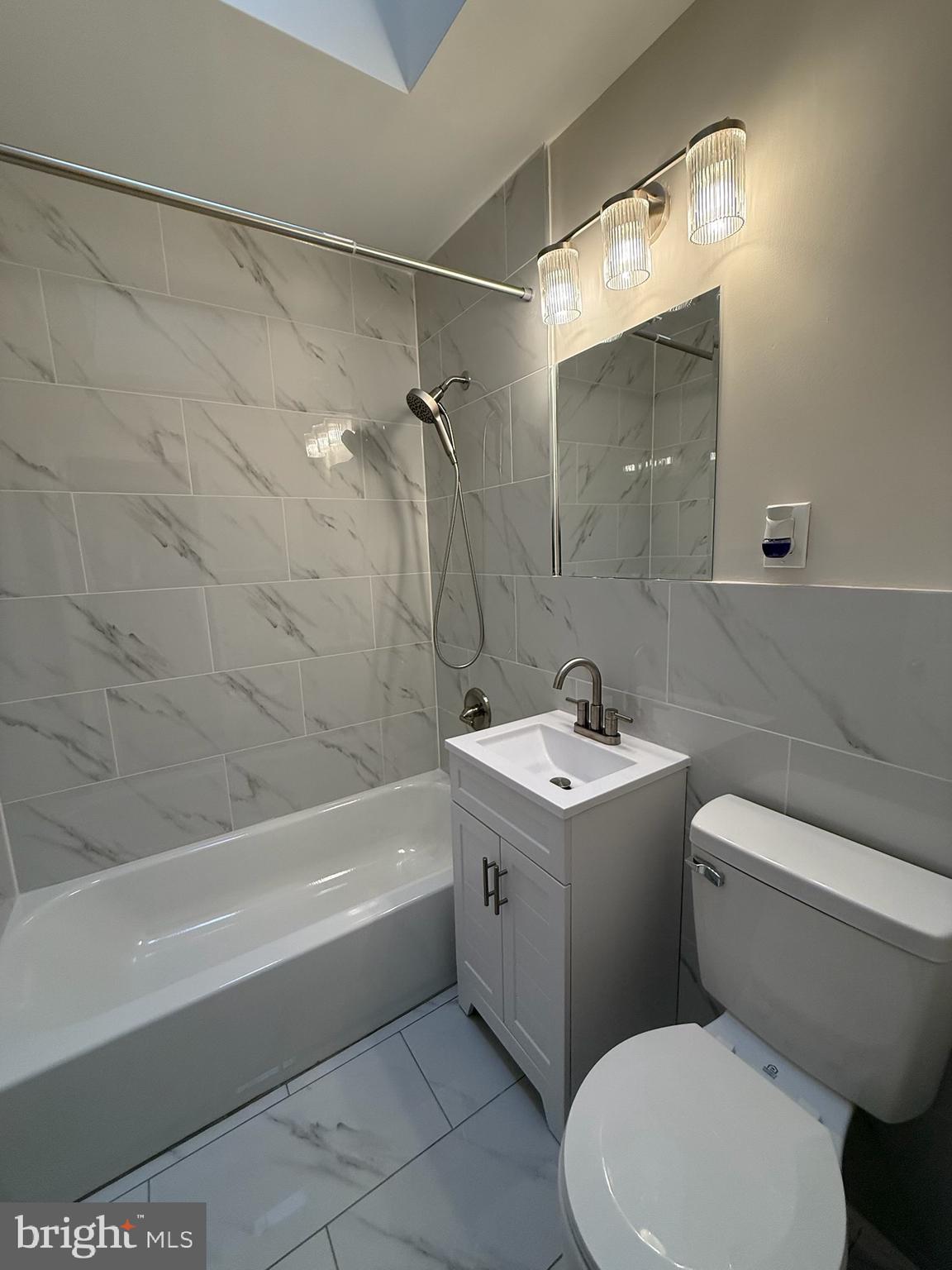 1610 Benner Street Philadelphia, PA 19149 - Photo 29 of 45 Hall Tub bath